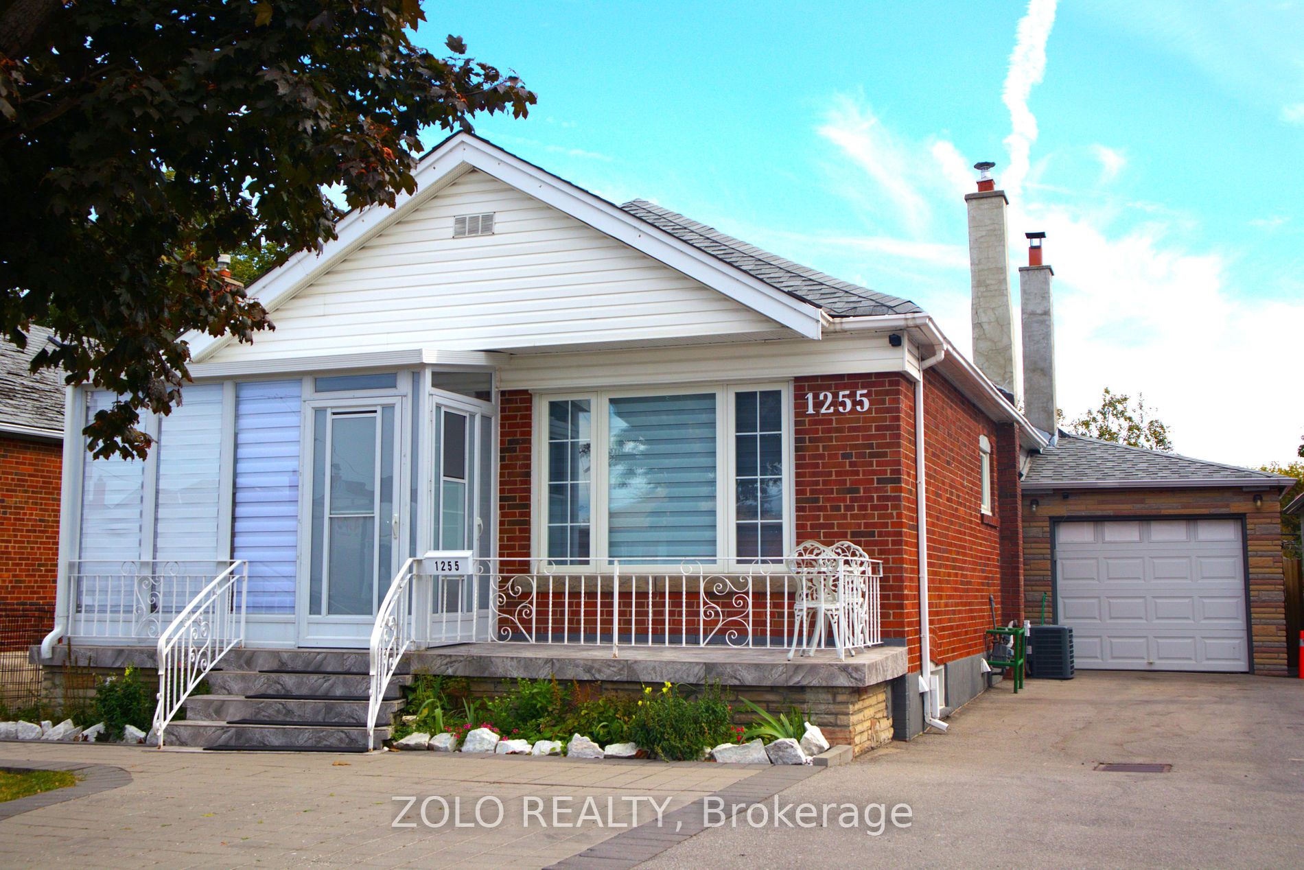 1255 Warden Ave