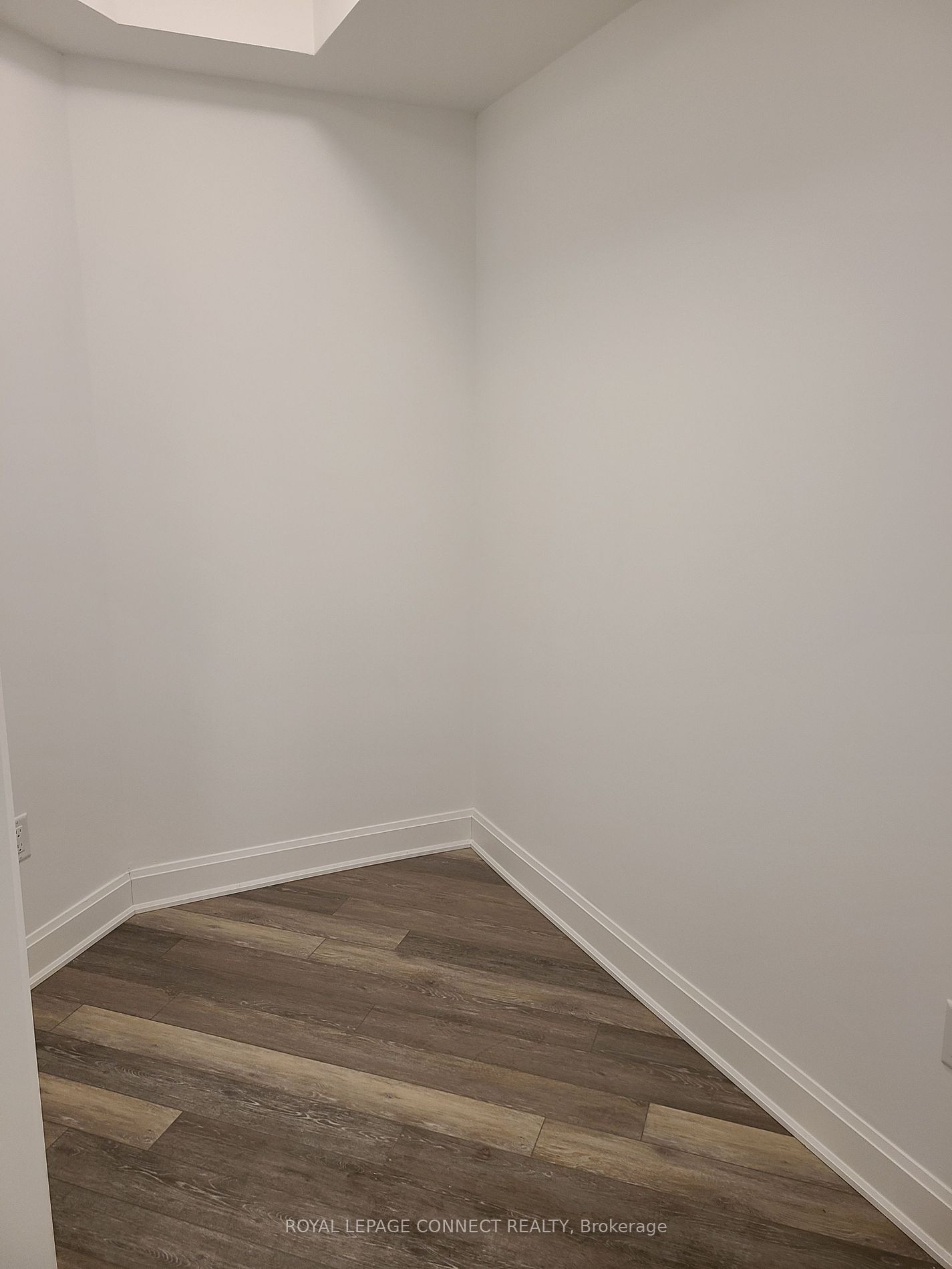 50 Lakebreeze Drive, #129