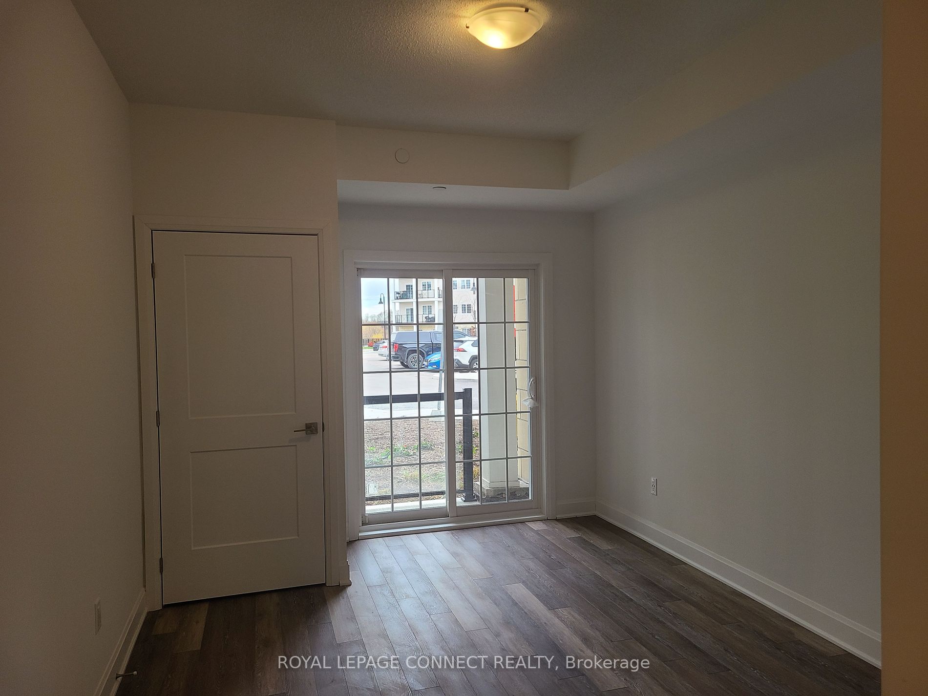 50 Lakebreeze Drive, #129