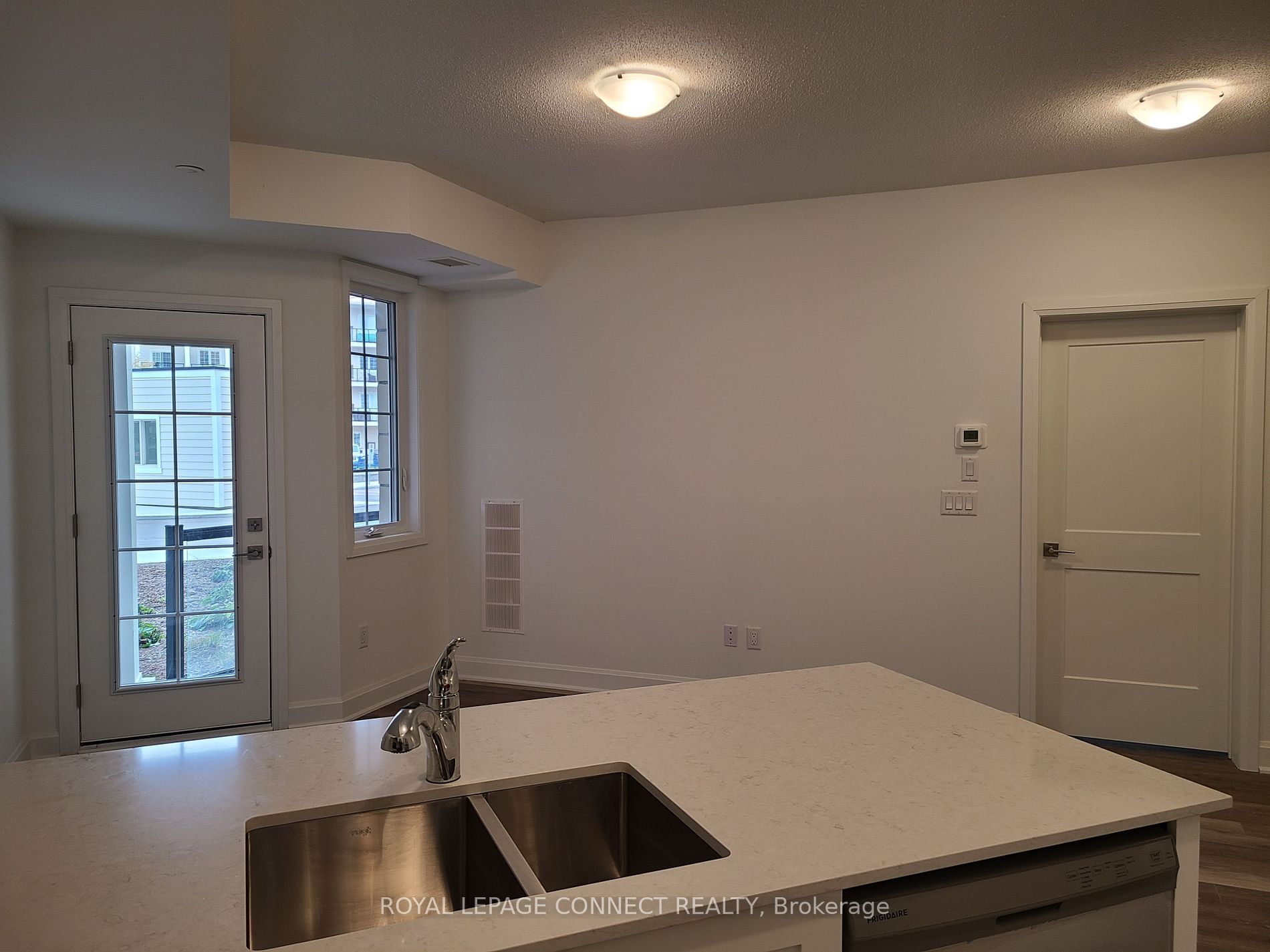 50 Lakebreeze Drive, #129