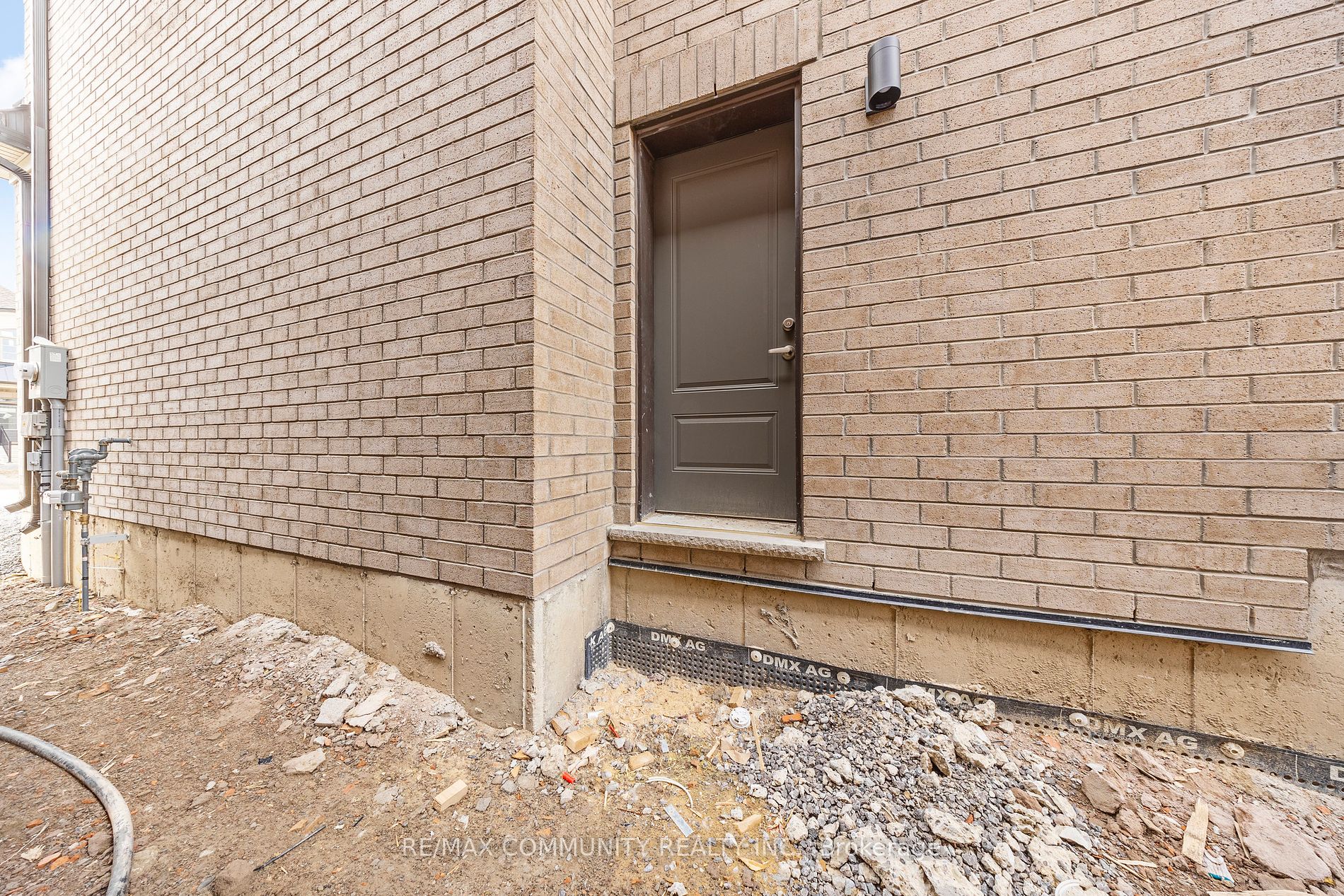 11 Northrop Avenue