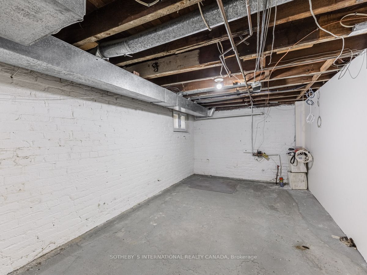 1055 Woodbine Avenue