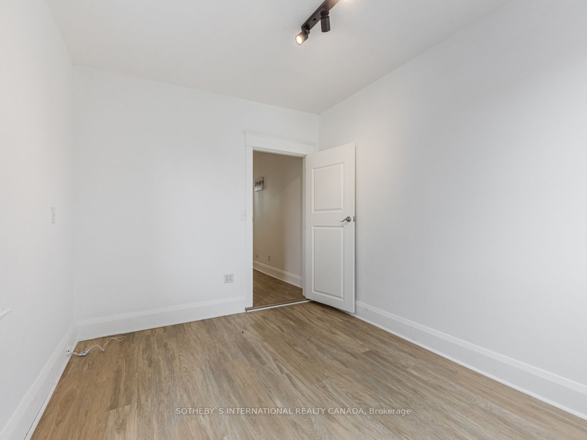 1055 Woodbine Avenue