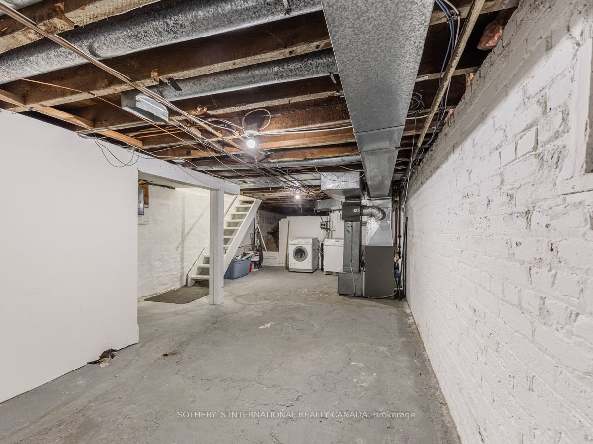 1055 Woodbine Avenue