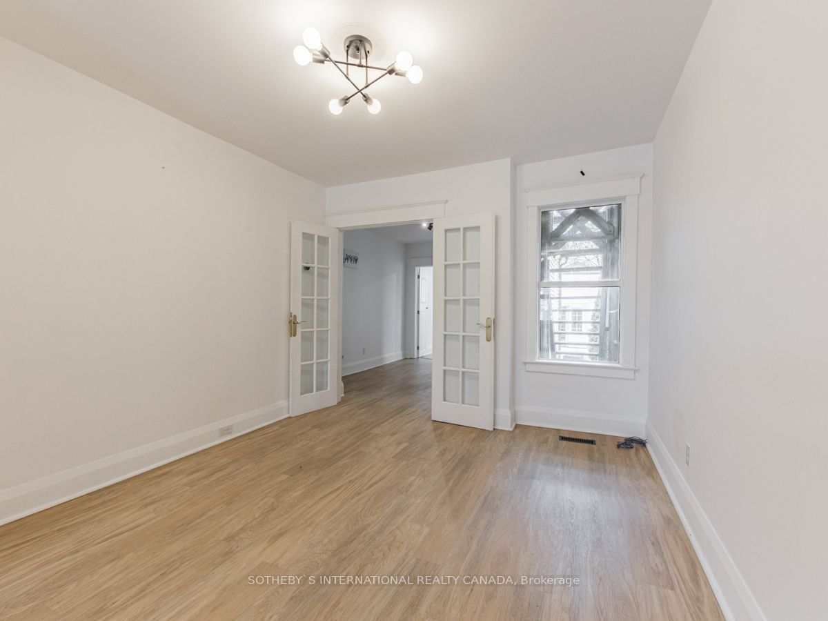1055 Woodbine Avenue