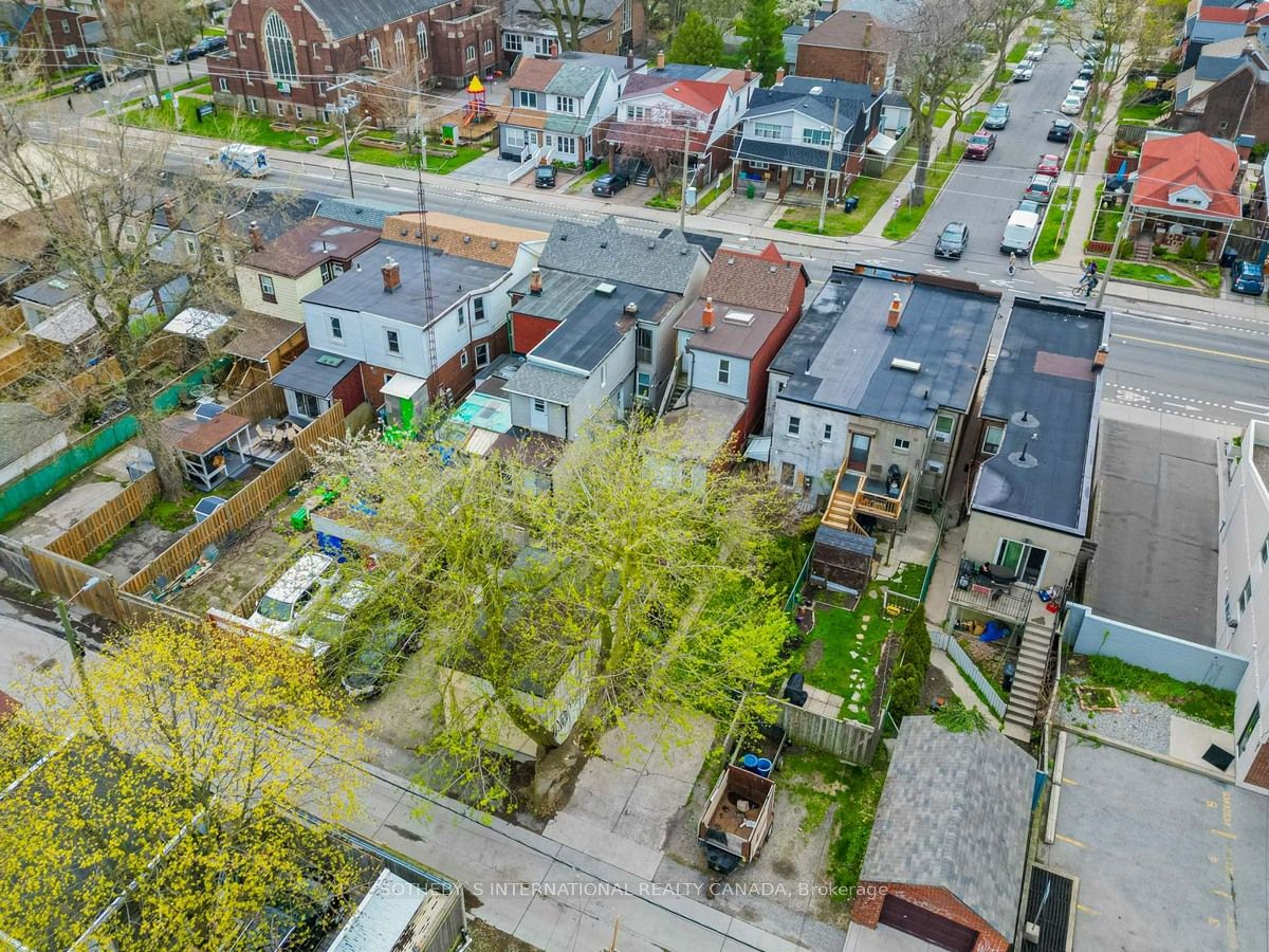 1055 Woodbine Avenue