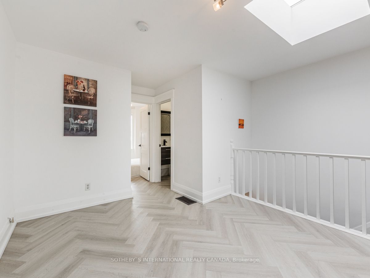 1055 Woodbine Avenue