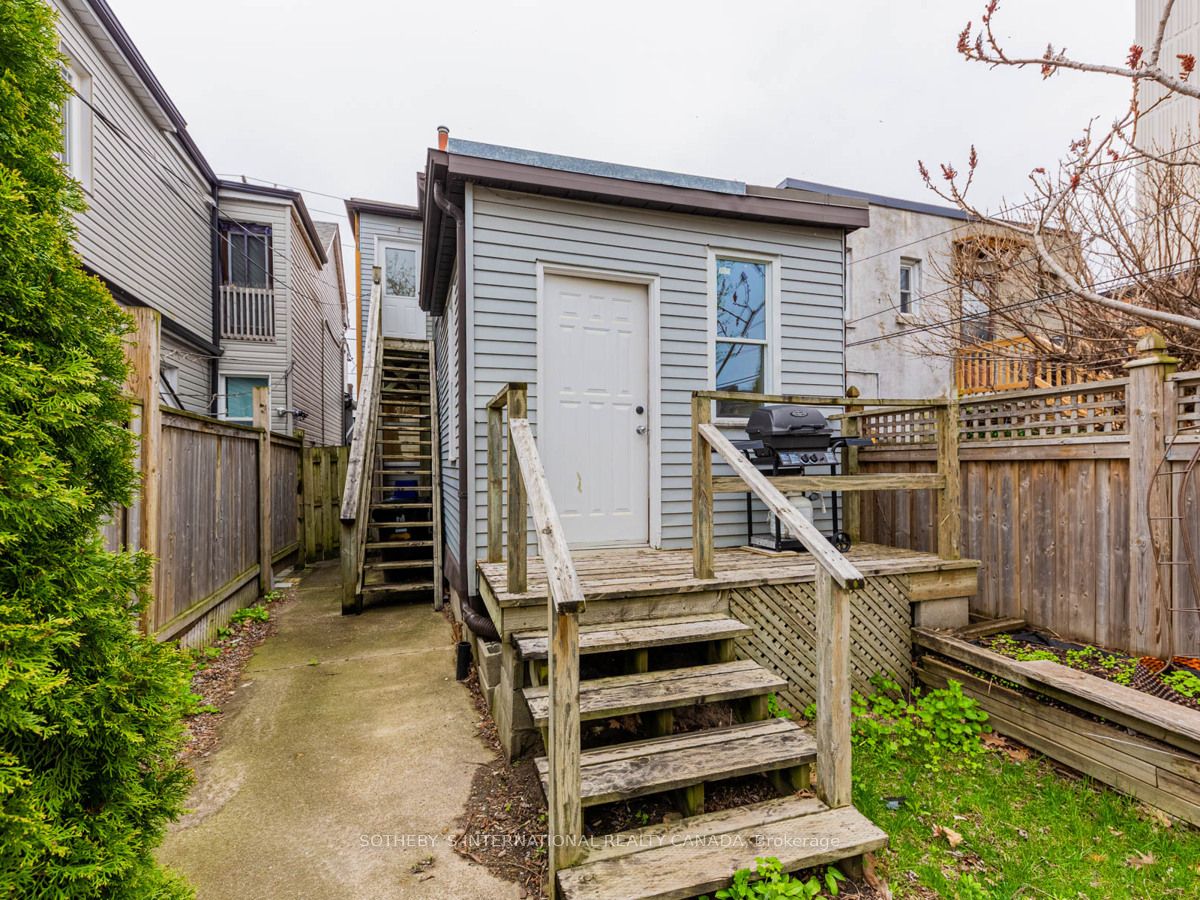 1055 Woodbine Avenue
