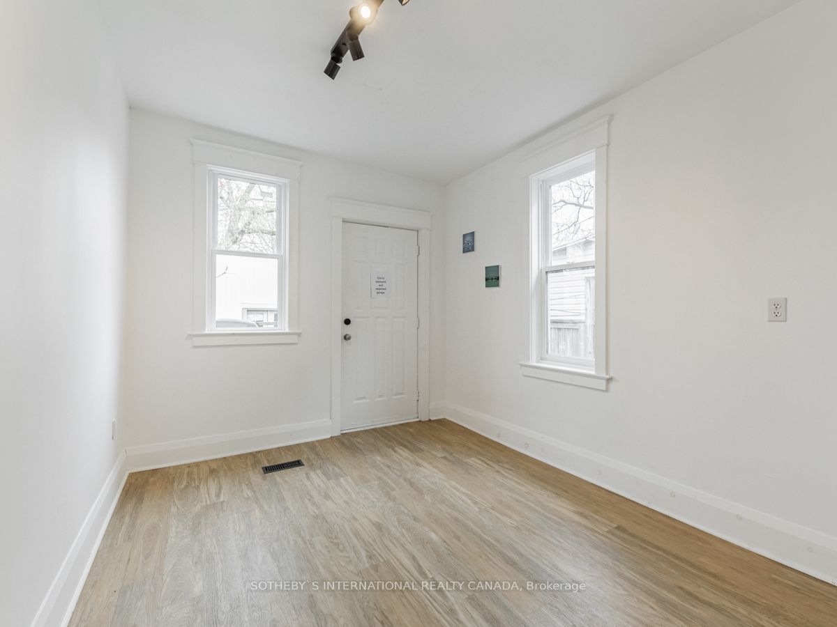 1055 Woodbine Avenue