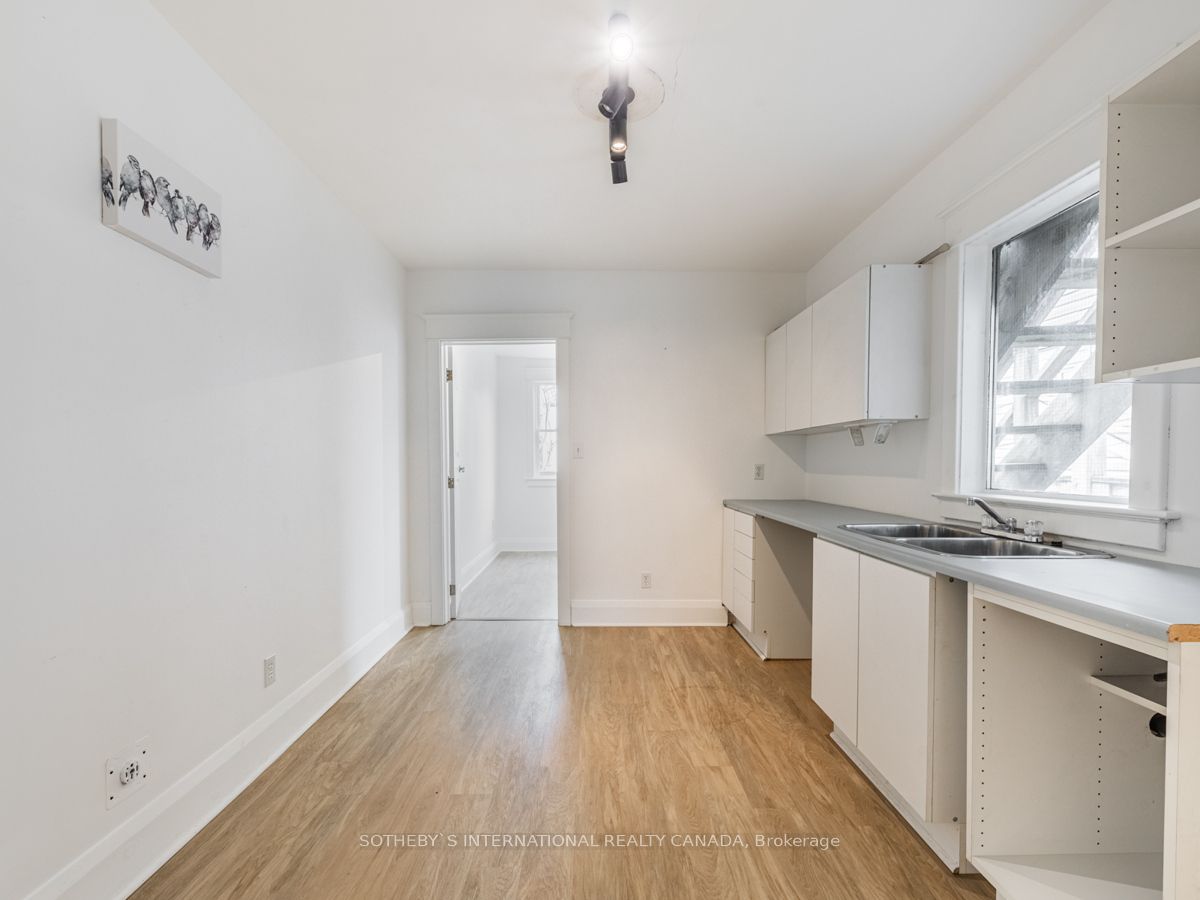 1055 Woodbine Avenue