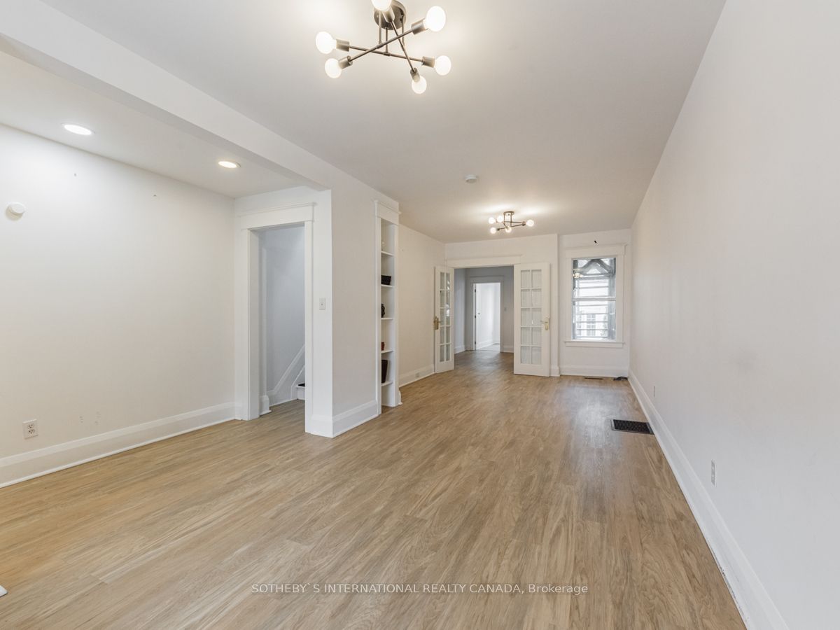 1055 Woodbine Avenue