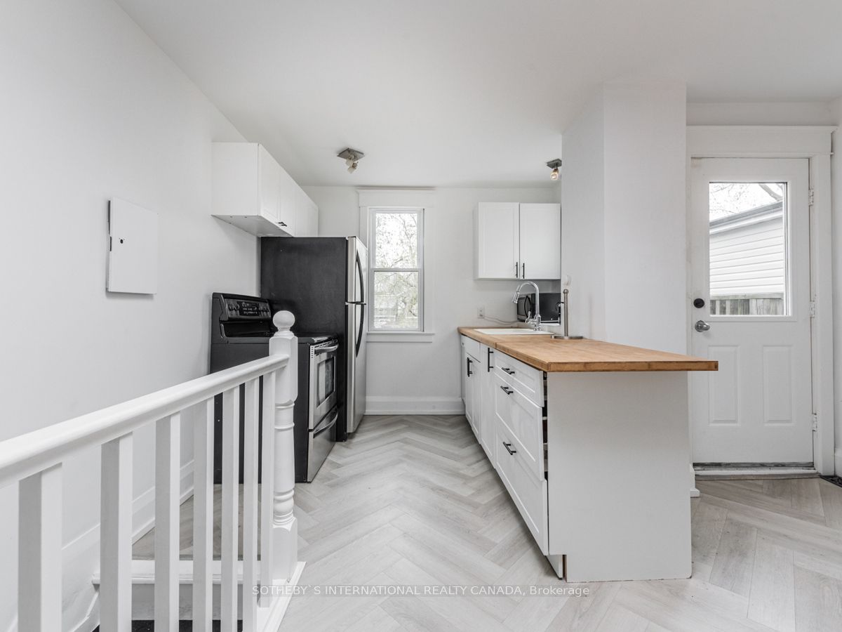 1055 Woodbine Avenue