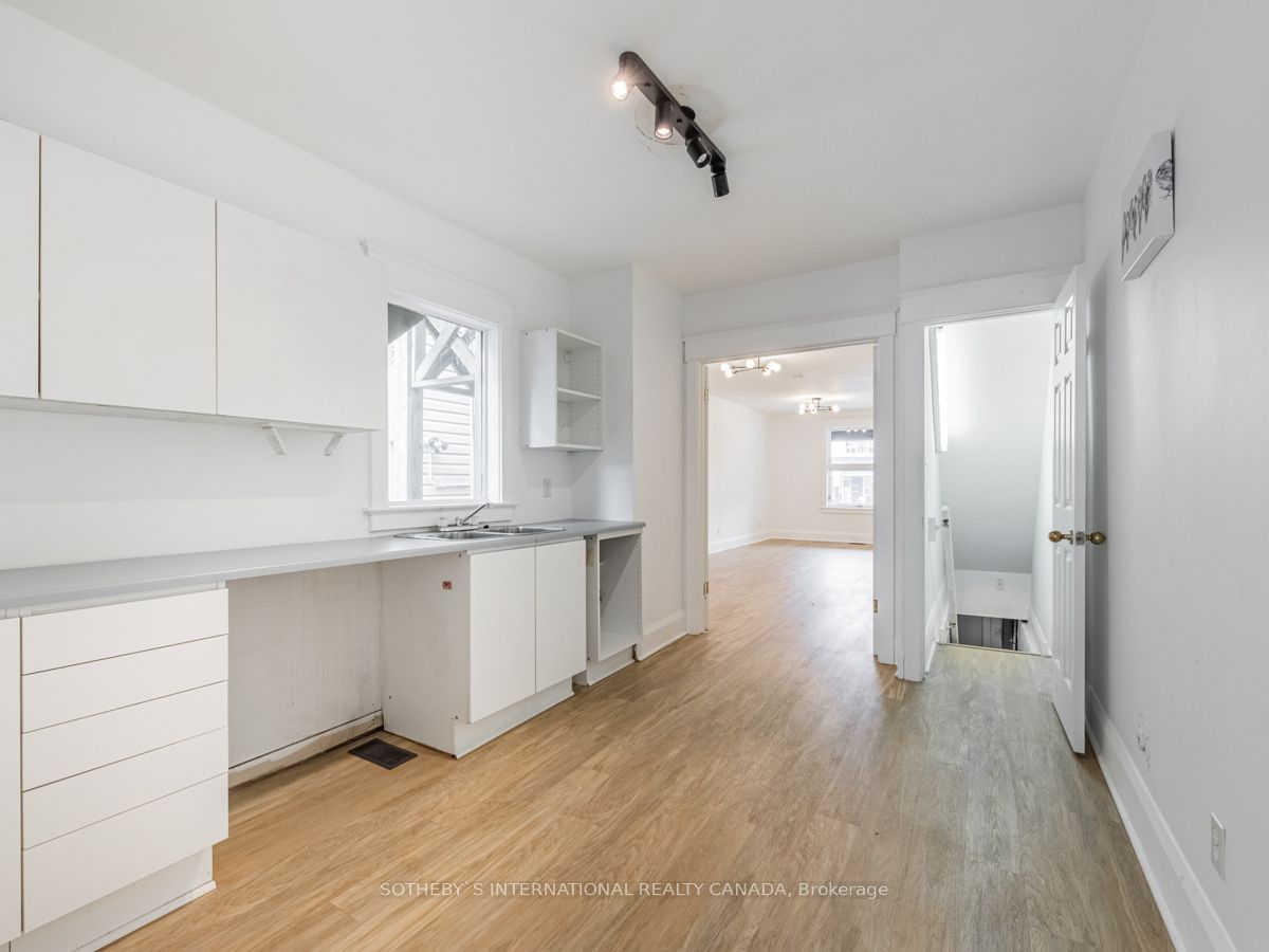 1055 Woodbine Avenue
