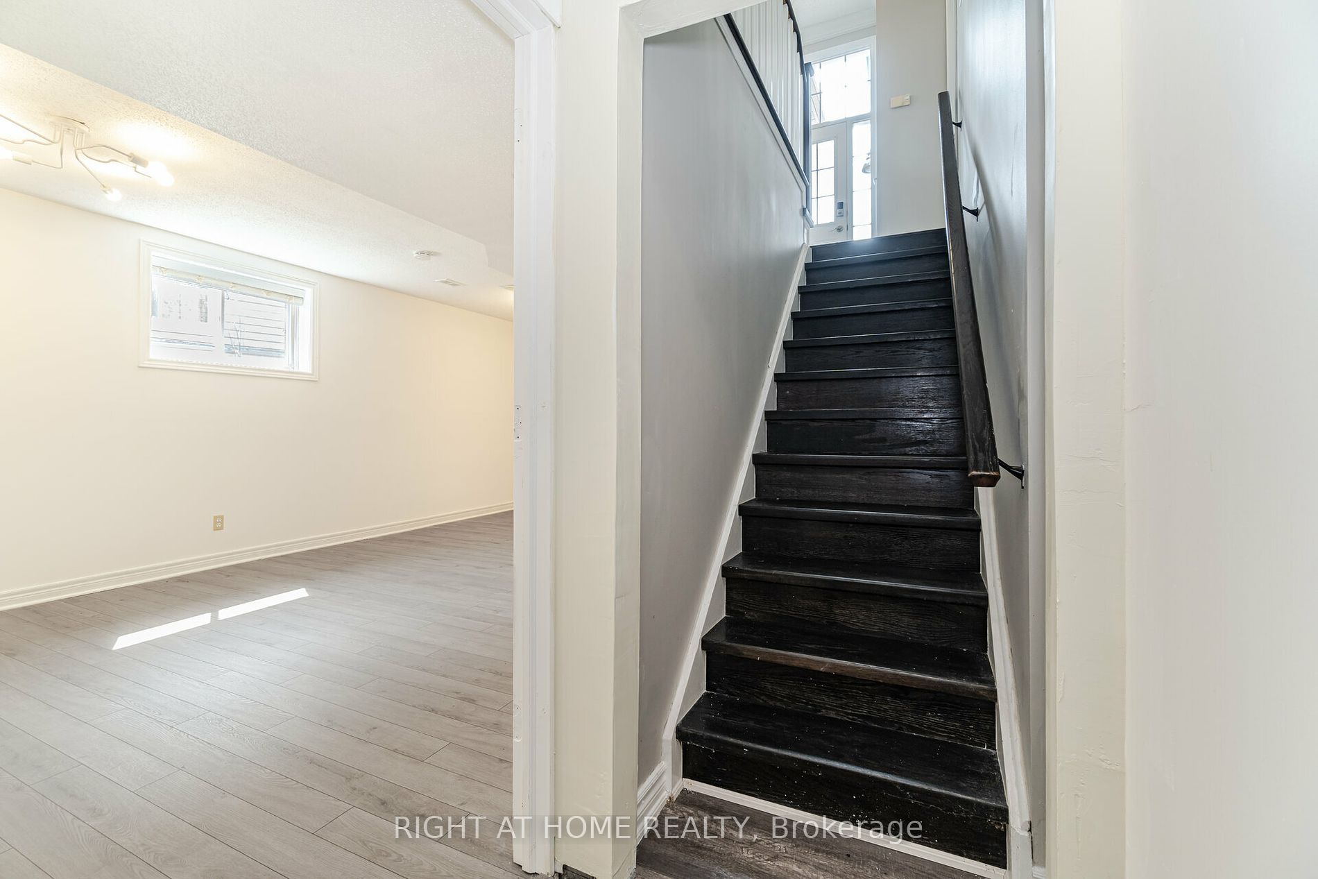 30 Amanda Ave N