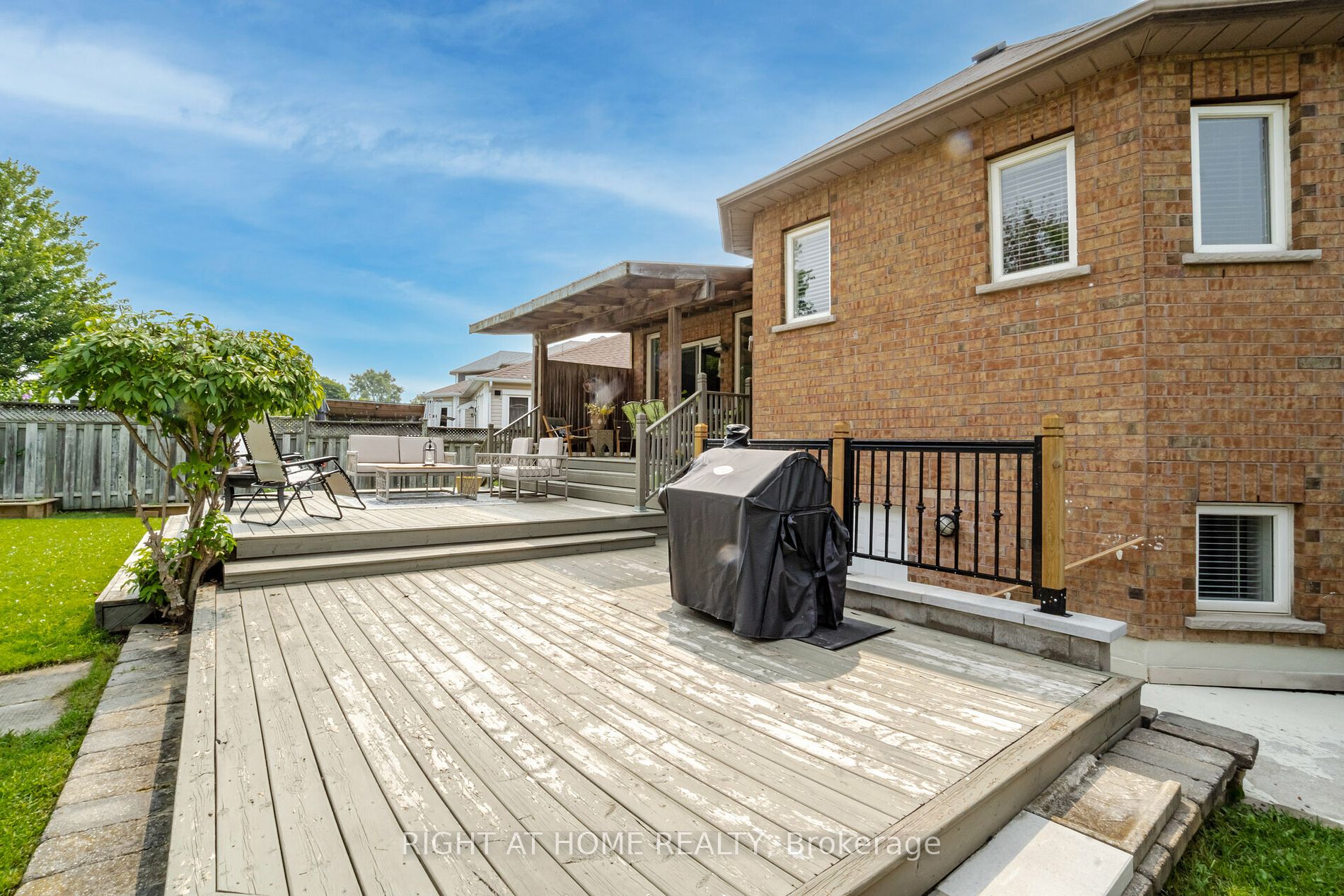 30 Amanda Ave N