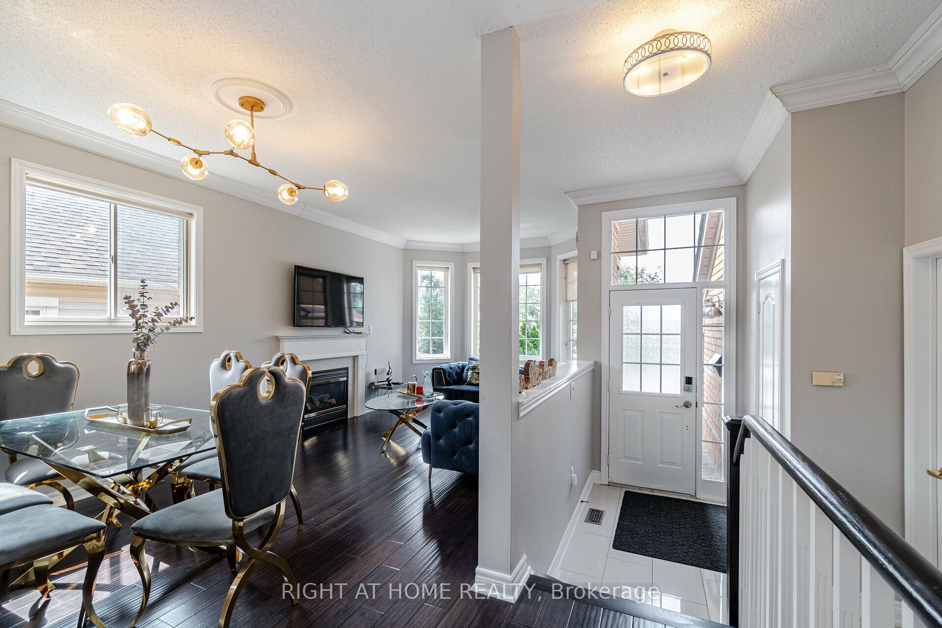 30 Amanda Ave N