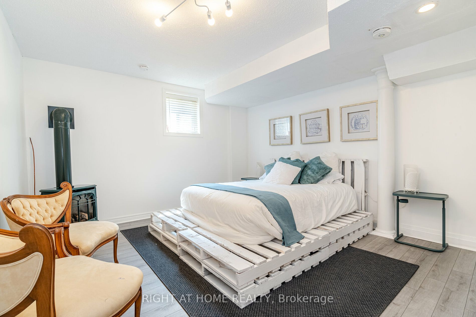 30 Amanda Ave N