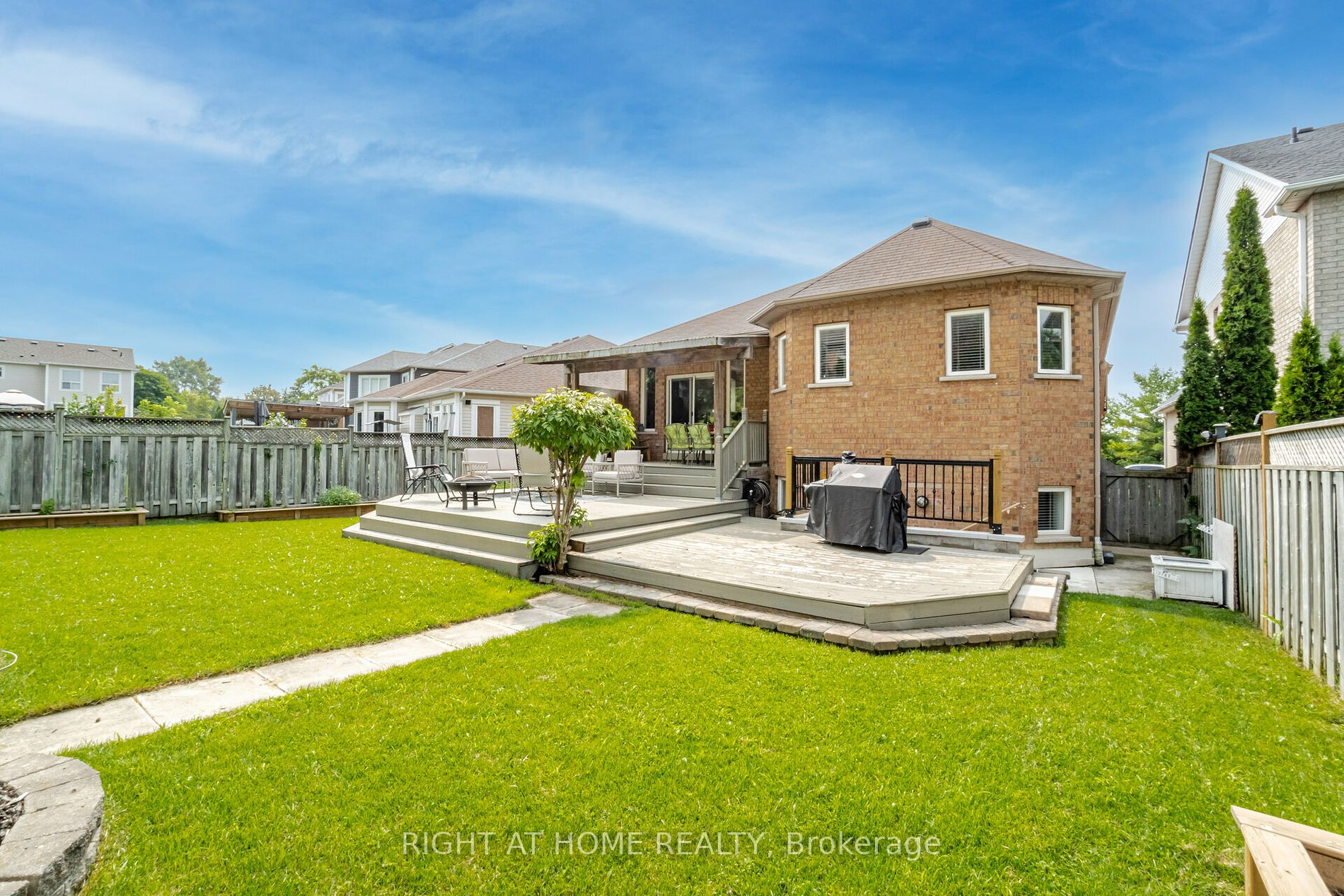 30 Amanda Ave N