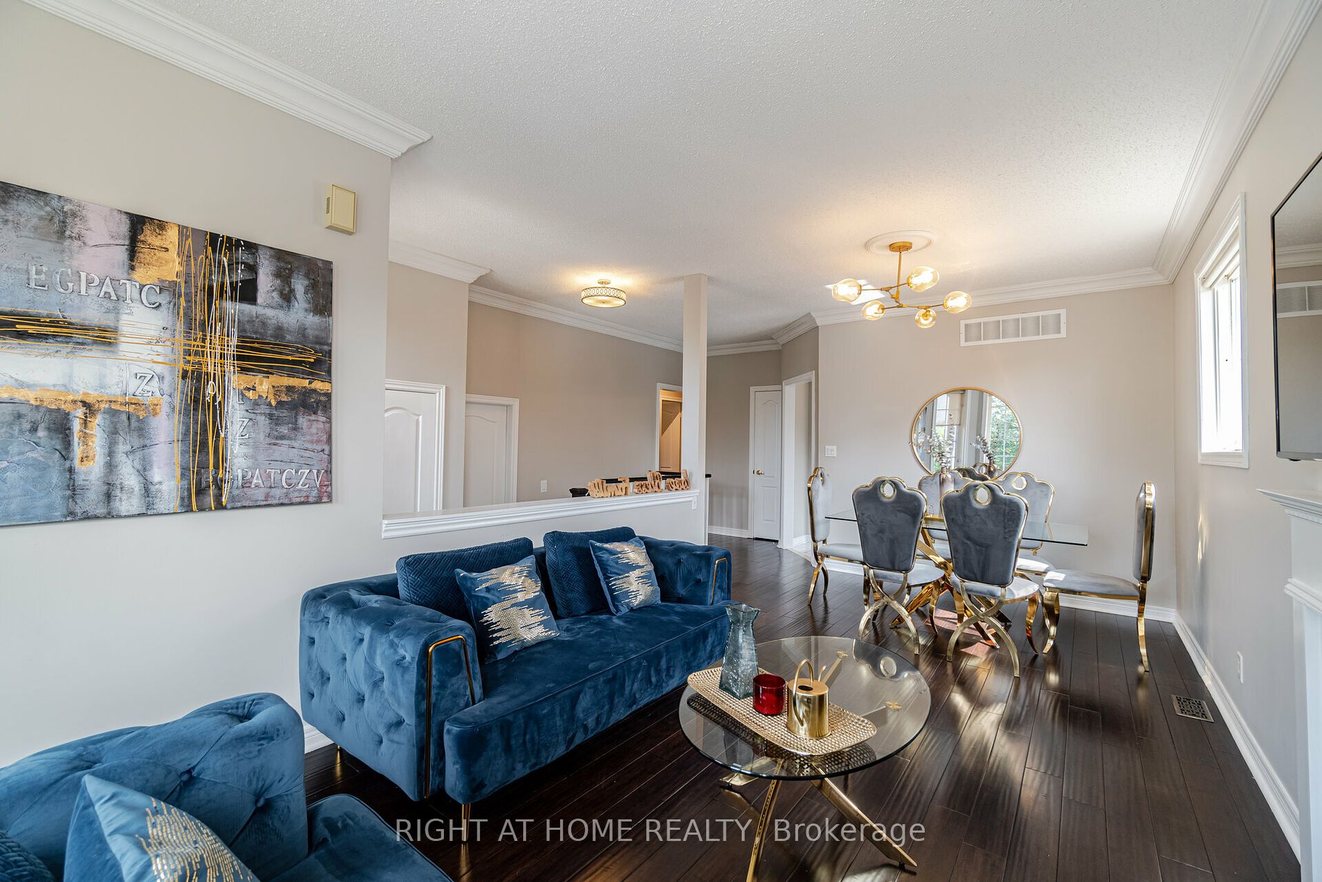 30 Amanda Ave N
