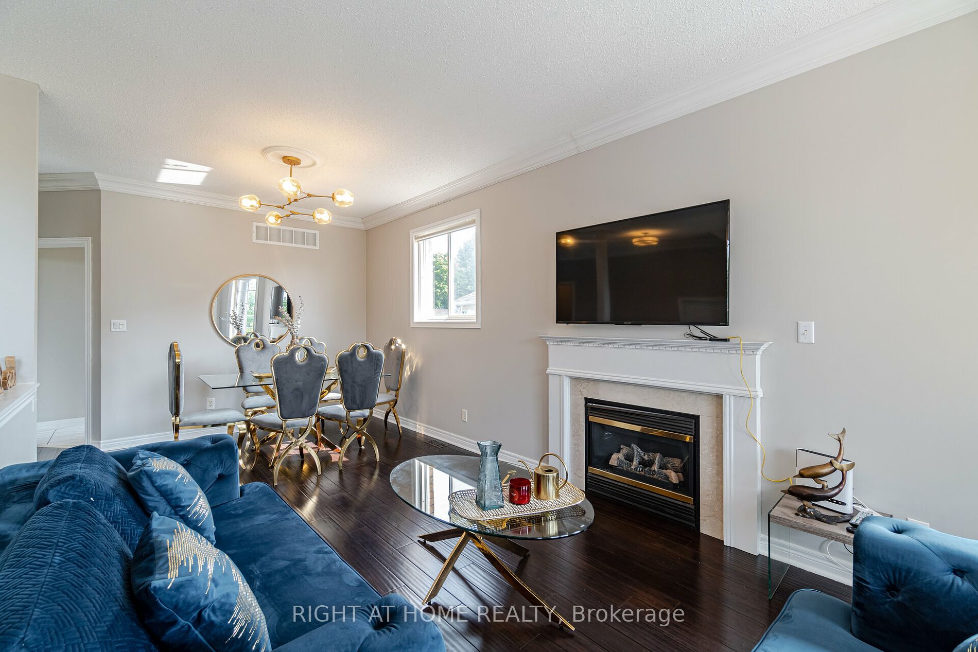 30 Amanda Ave N