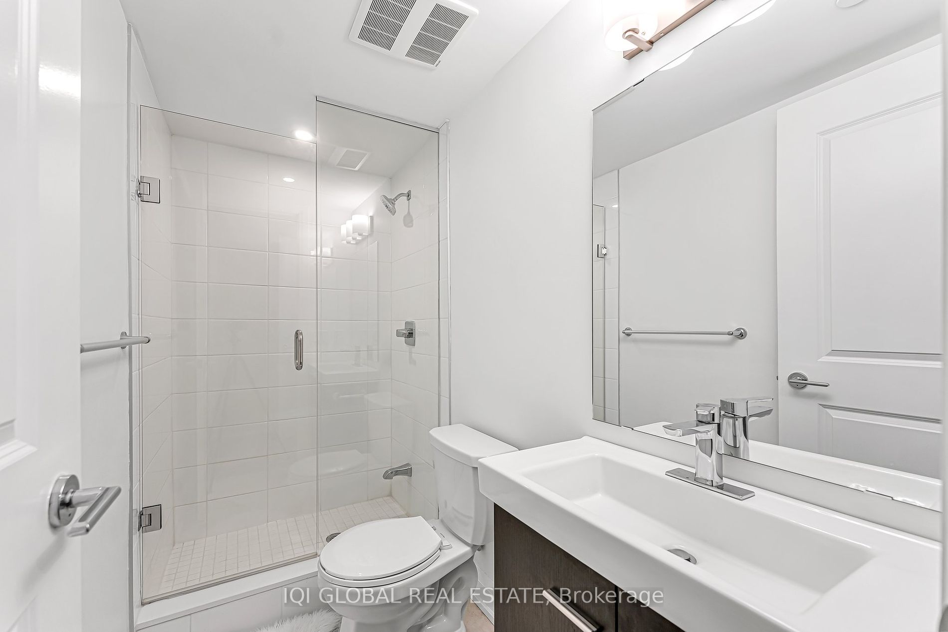 1400 Kingston Rd N, #207