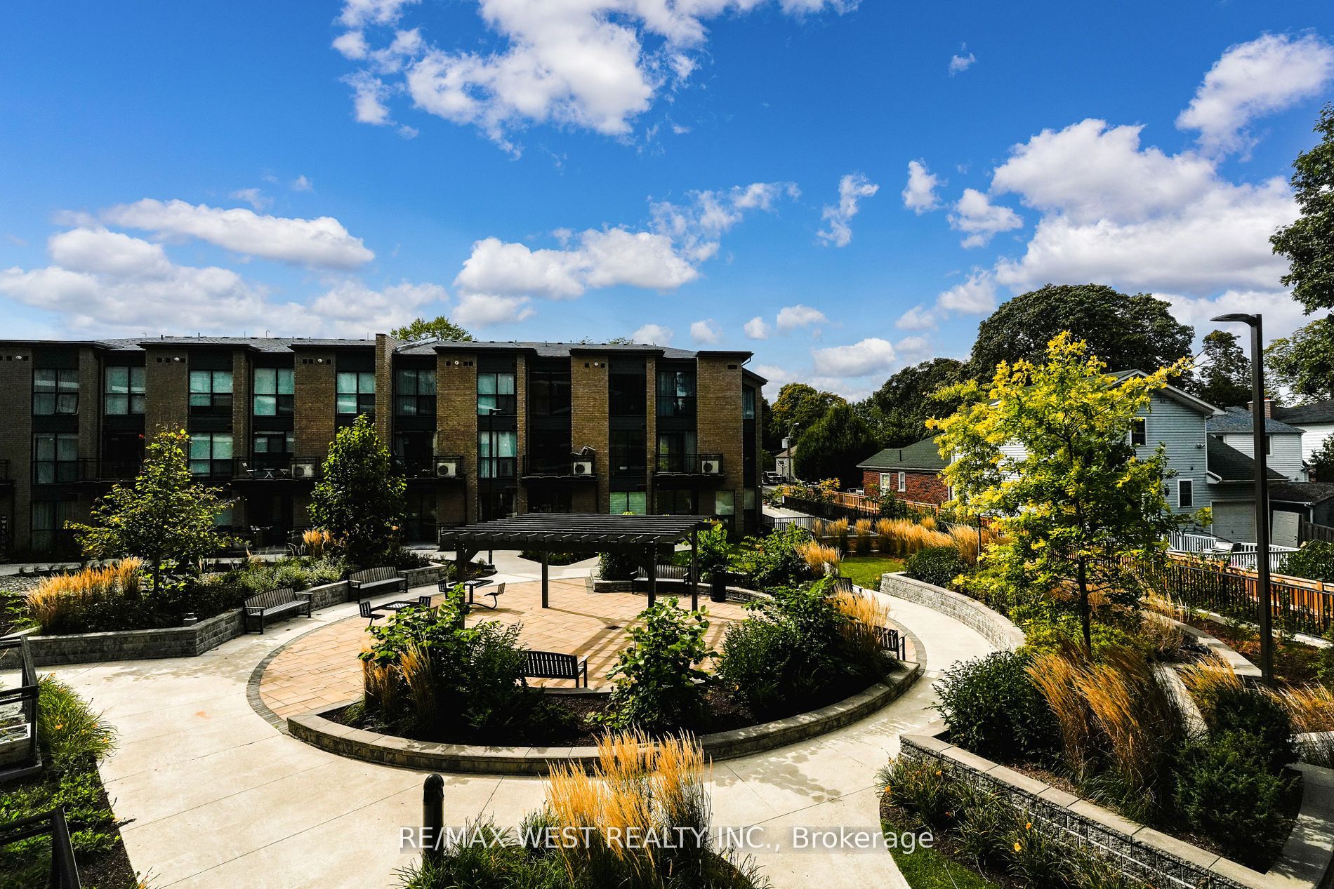 1 Falaise Rd, #211