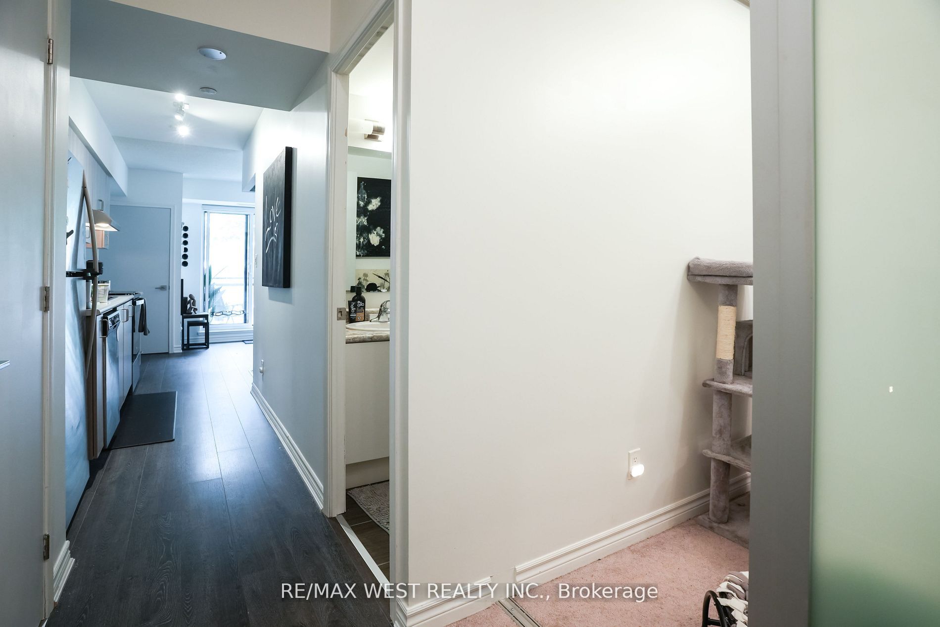 1 Falaise Rd, #211