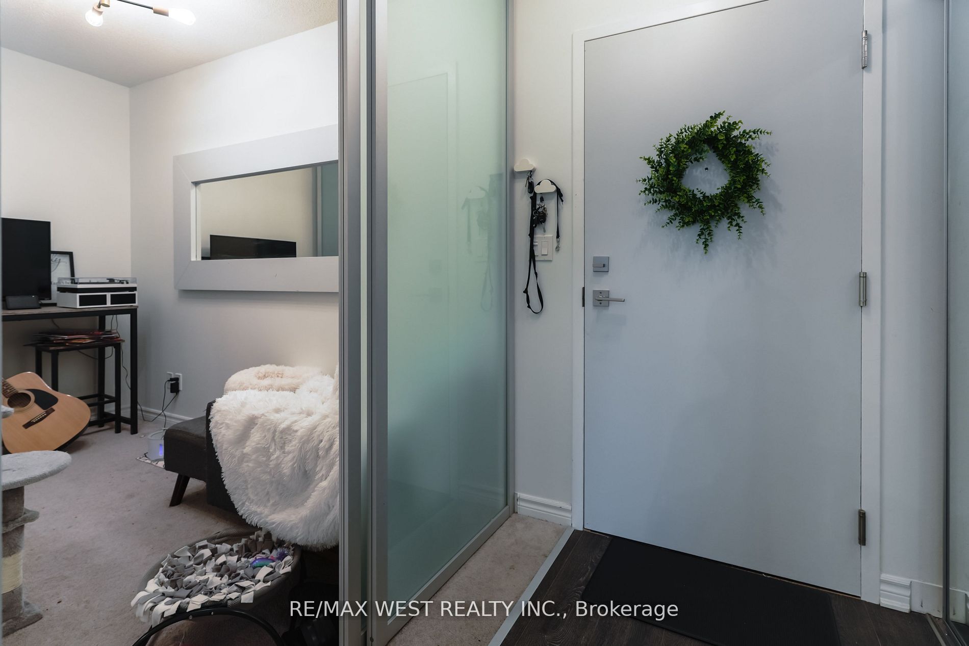 1 Falaise Rd, #211