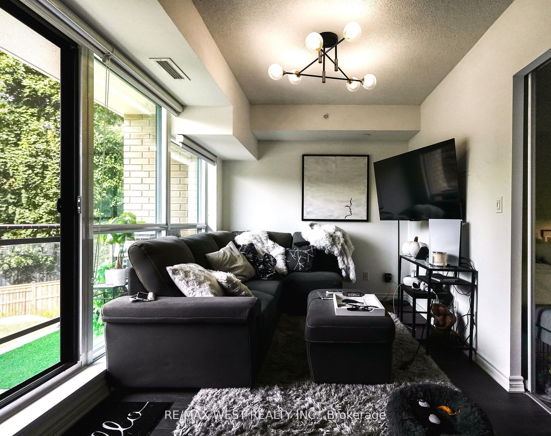 1 Falaise Rd, #211