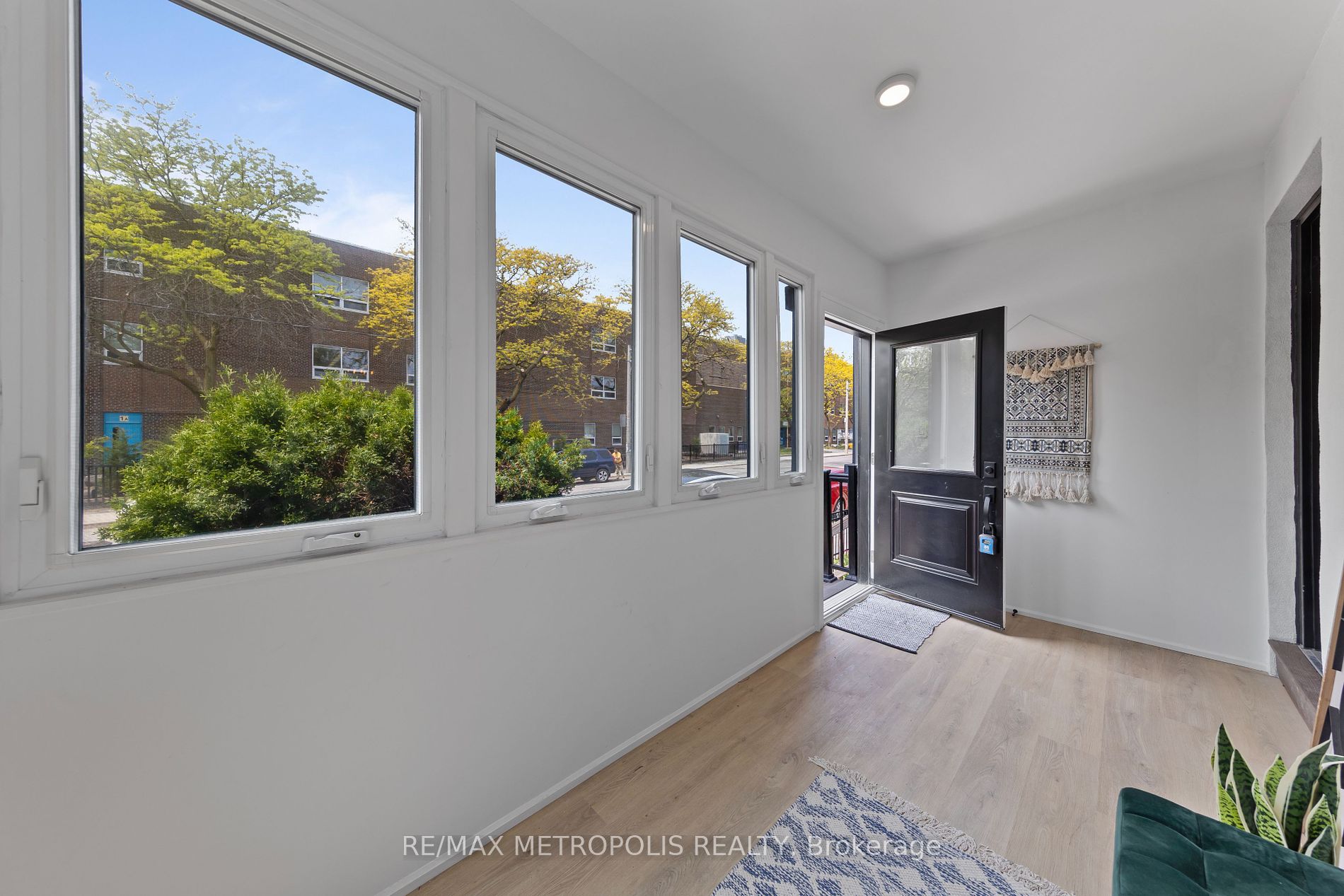 149 Carlaw Ave