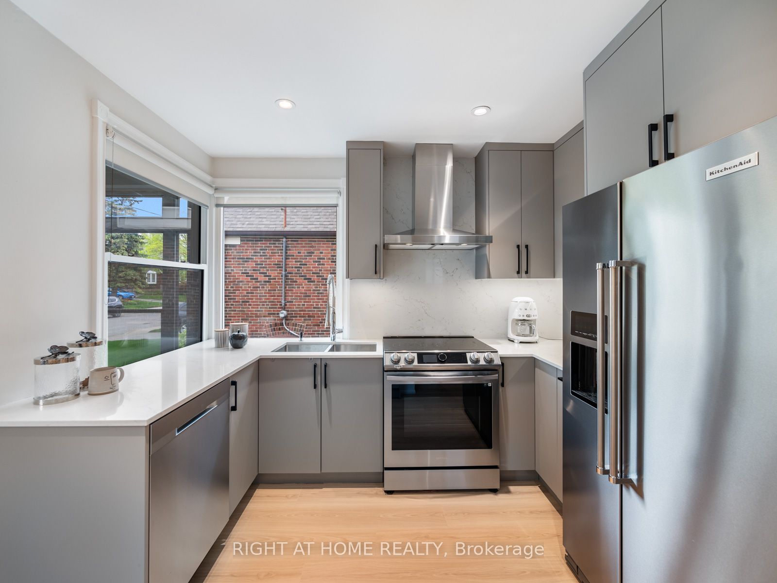 49 Amsterdam Ave