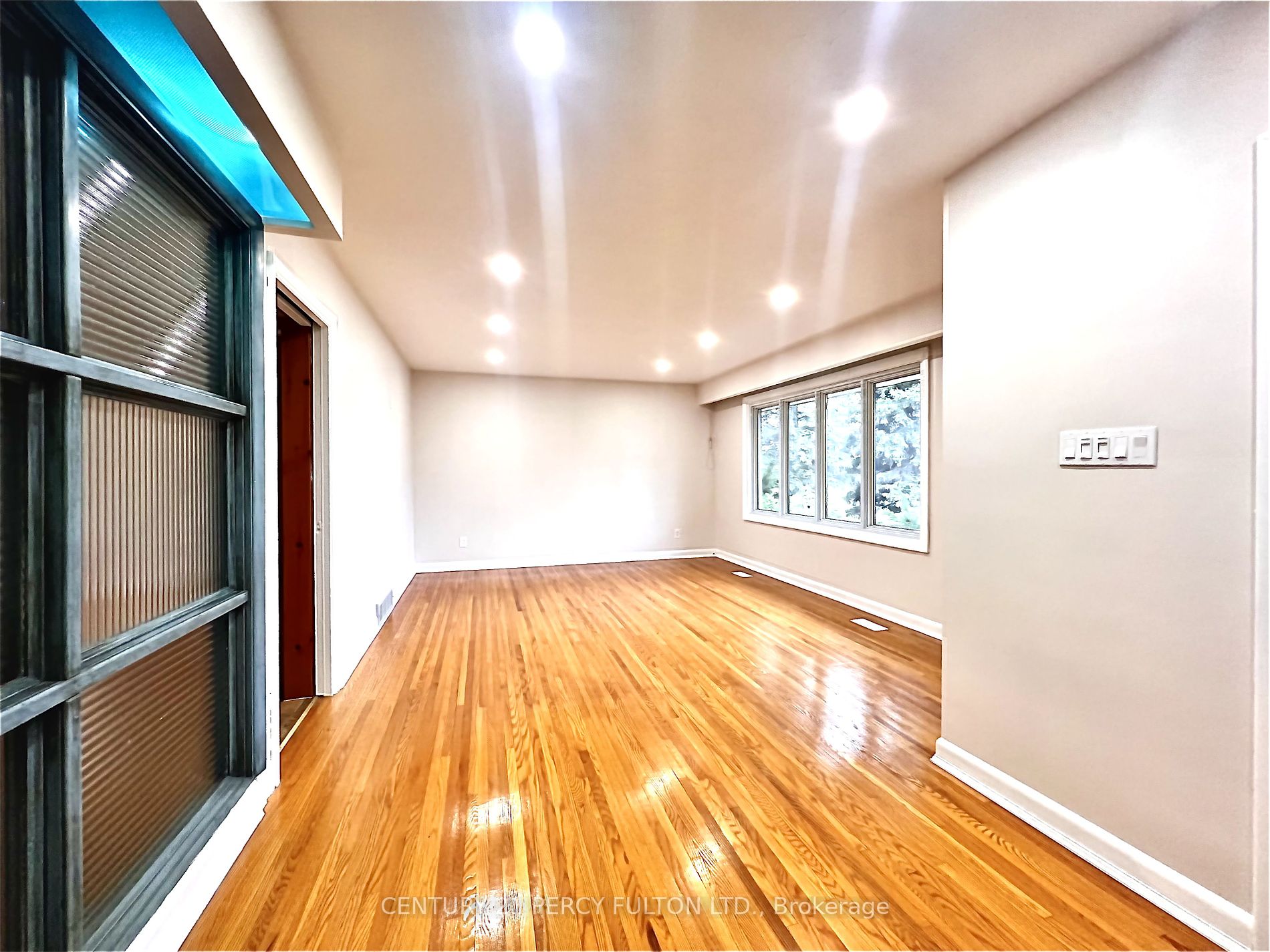 27 Willow Park Dr