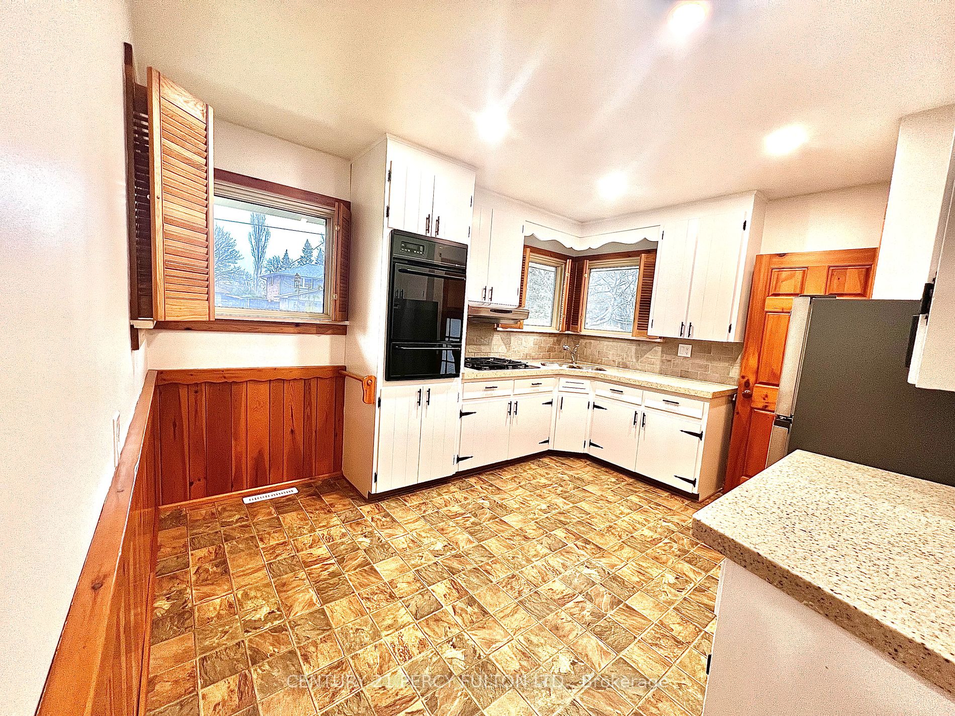 27 Willow Park Dr