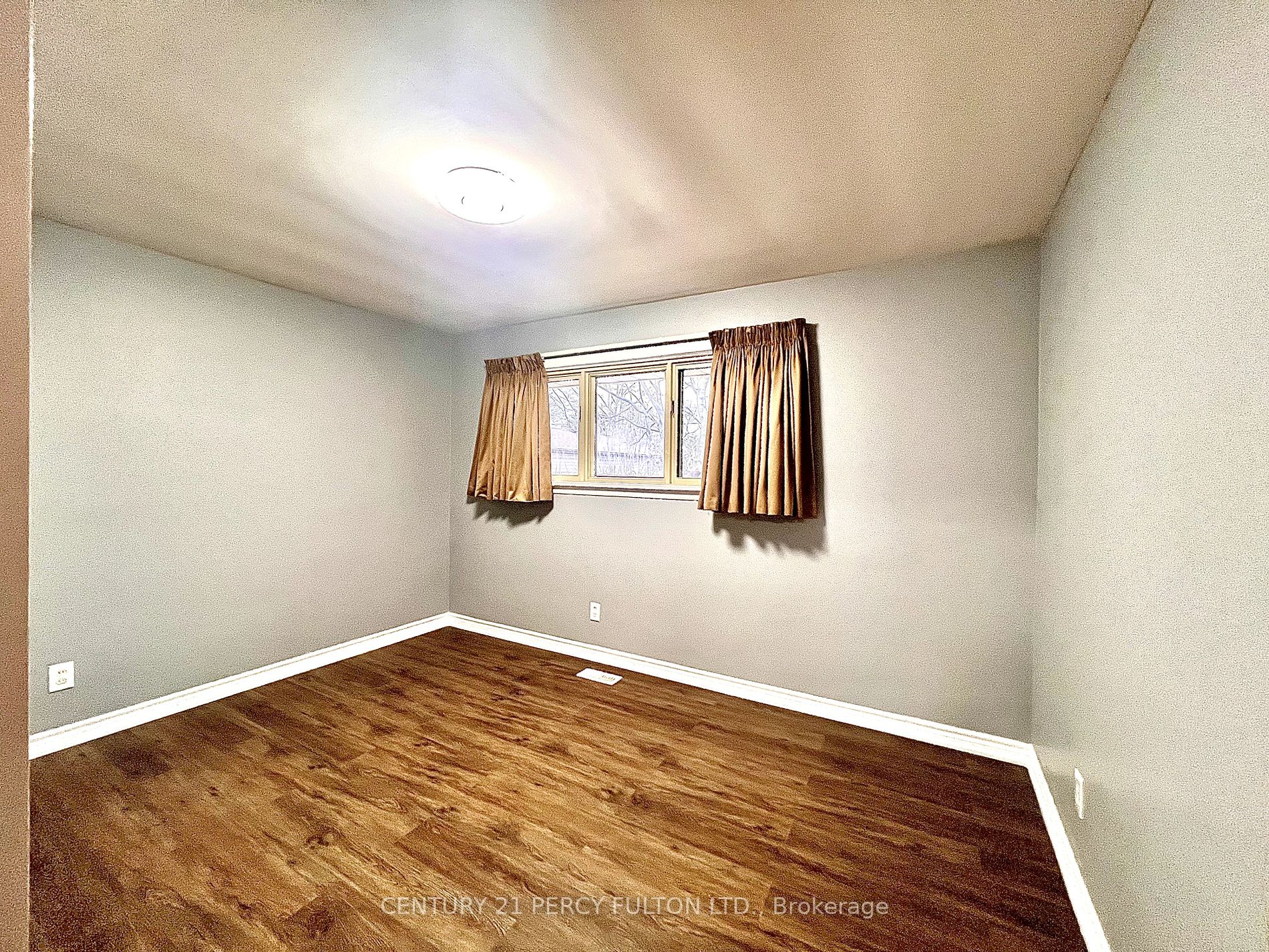 27 Willow Park Dr