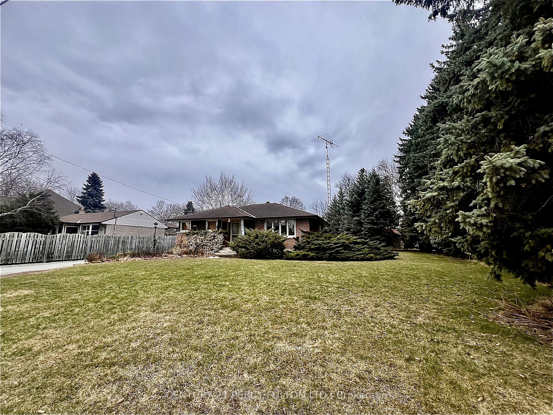 27 Willow Park Dr