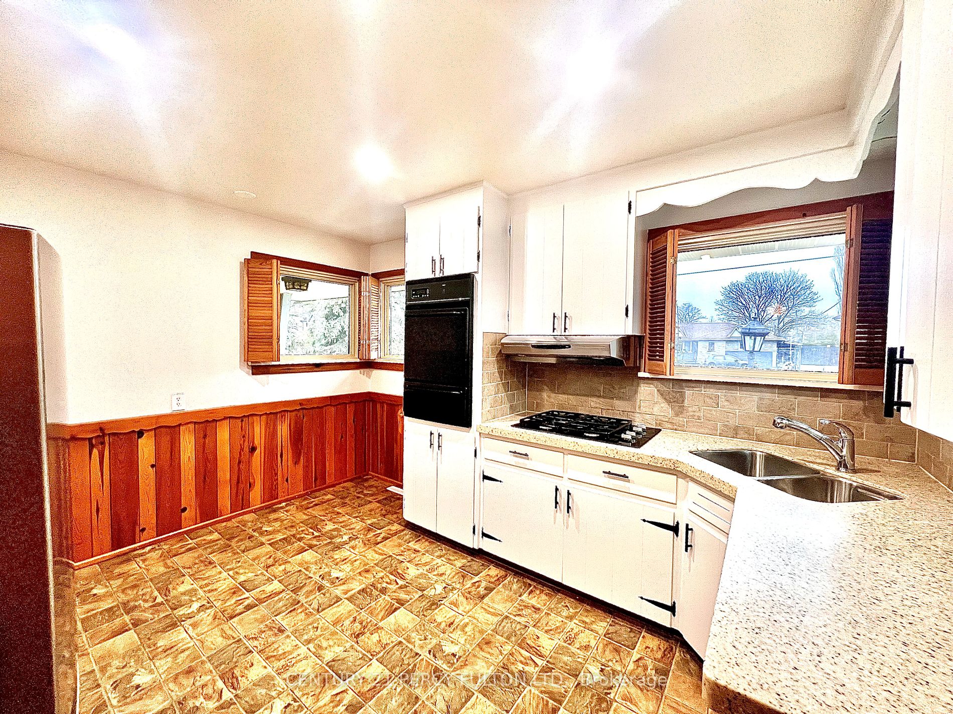 27 Willow Park Dr