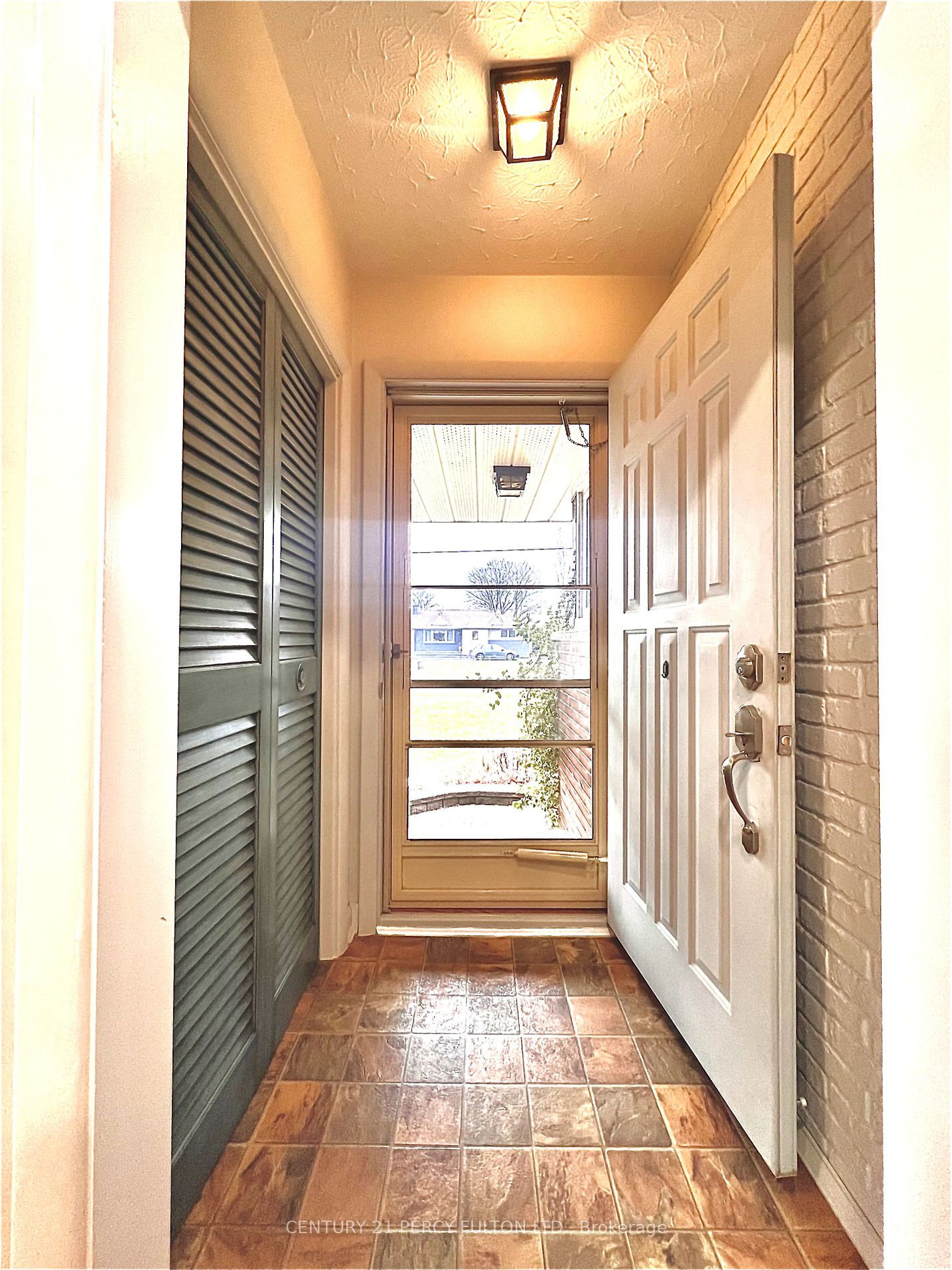 27 Willow Park Dr
