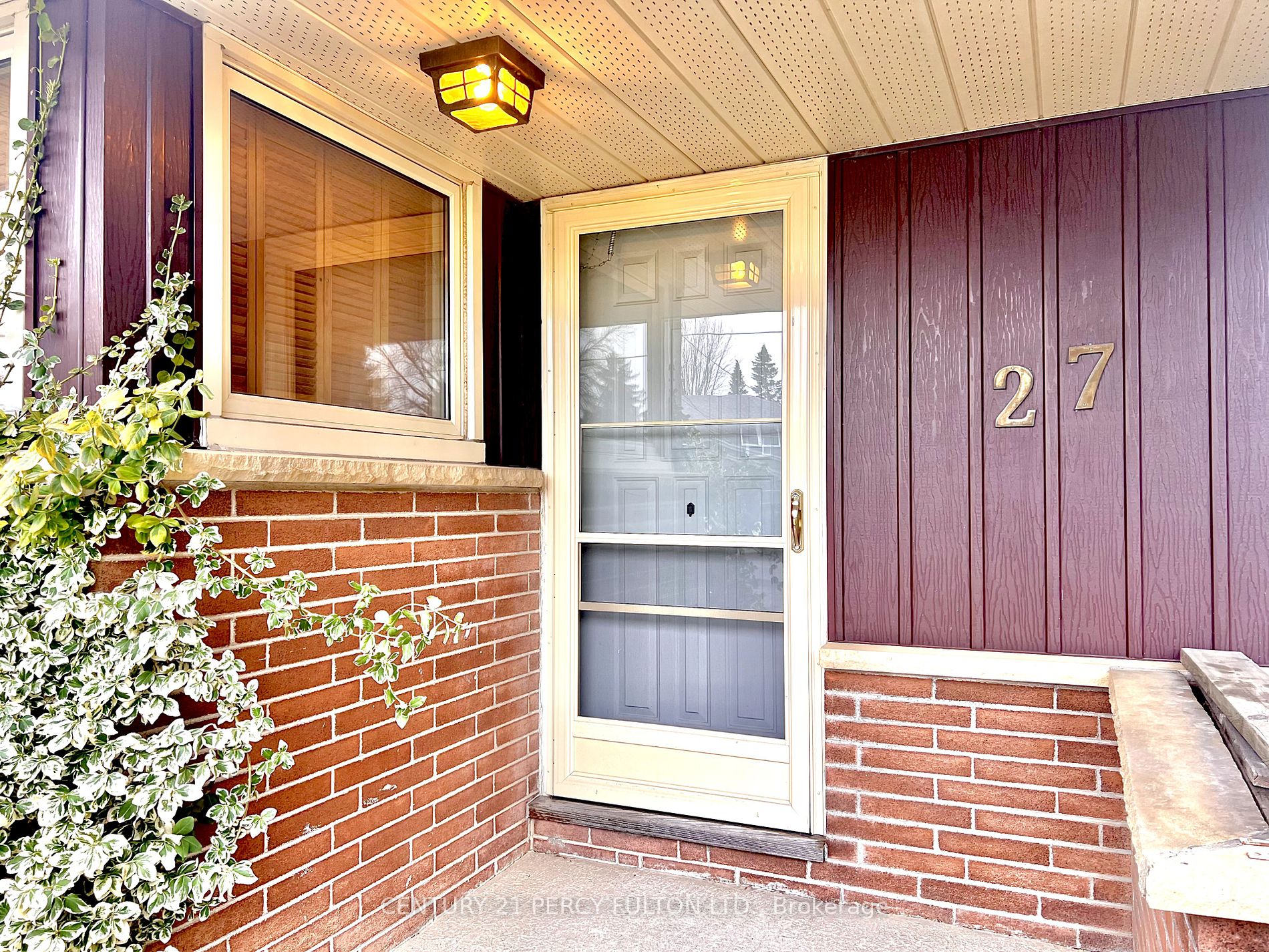 27 Willow Park Dr
