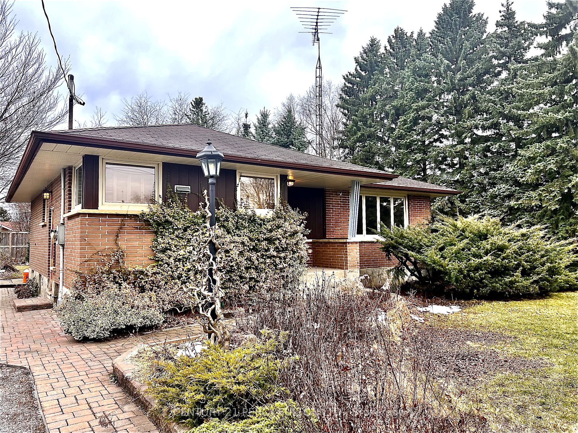 27 Willow Park Dr