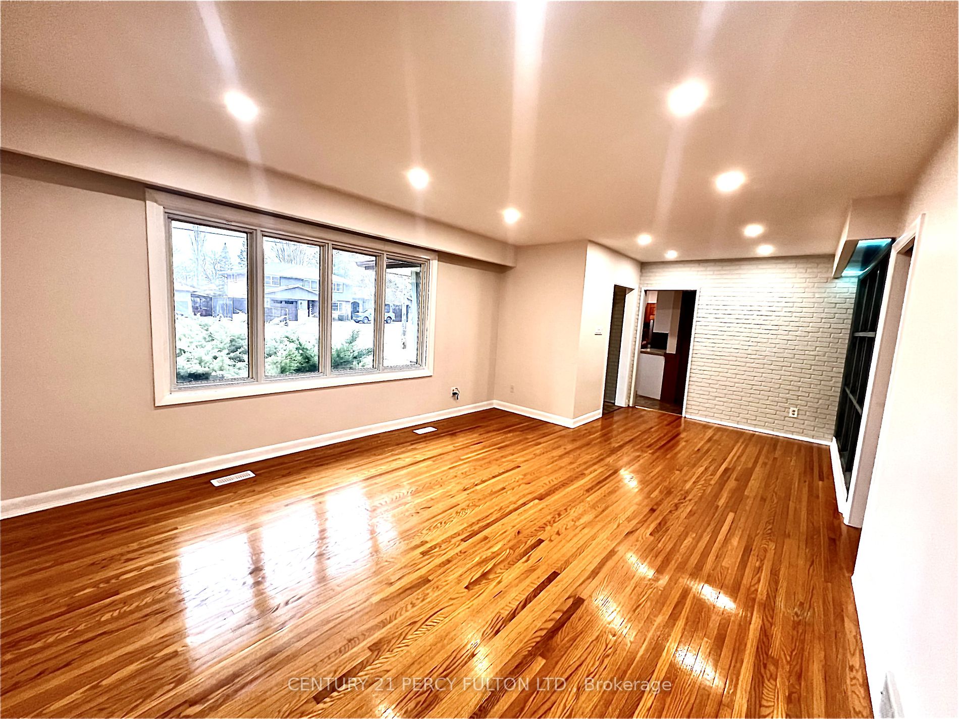 27 Willow Park Dr