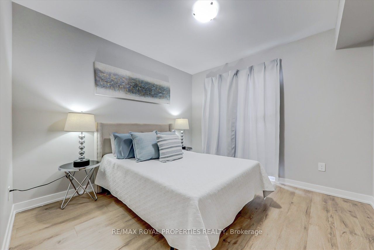 1760 Simcoe St N, #74