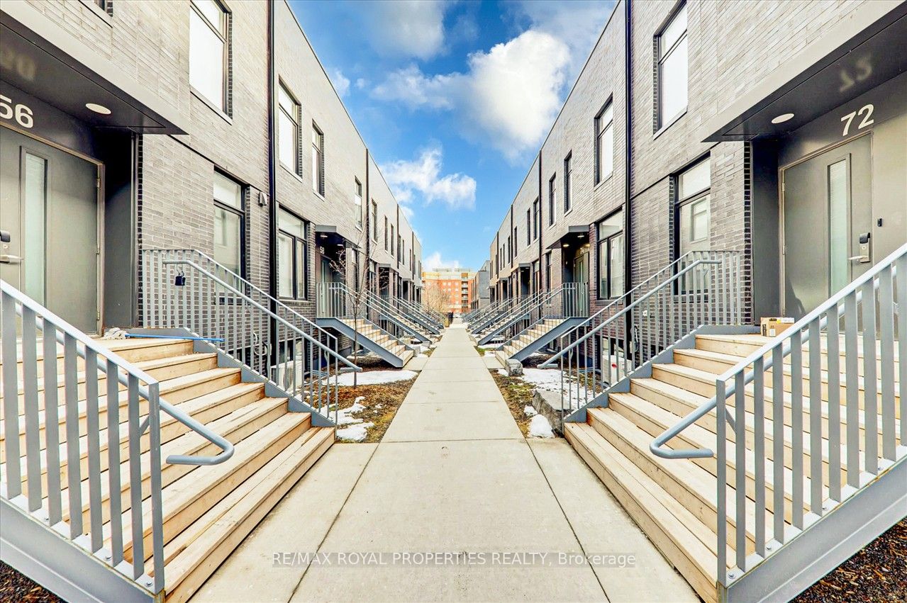1760 Simcoe St N, #74