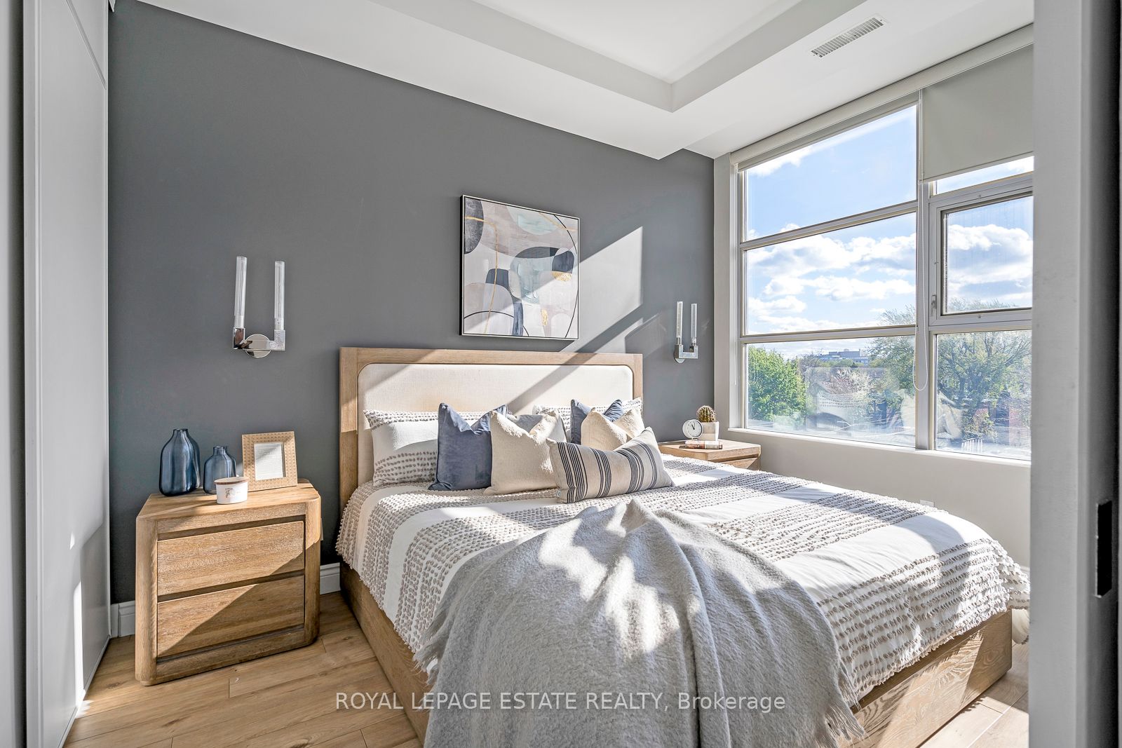 1003 Queen Street E, #401