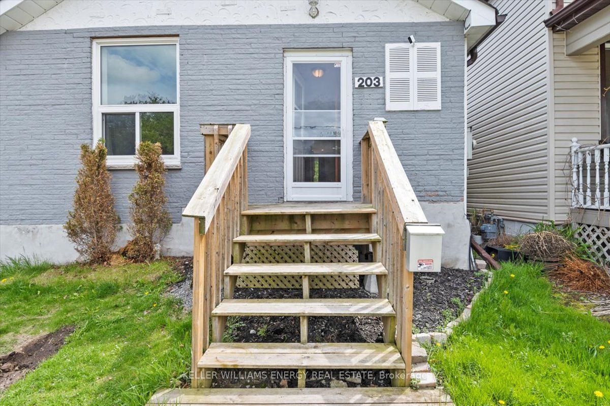 203 Quebec Street