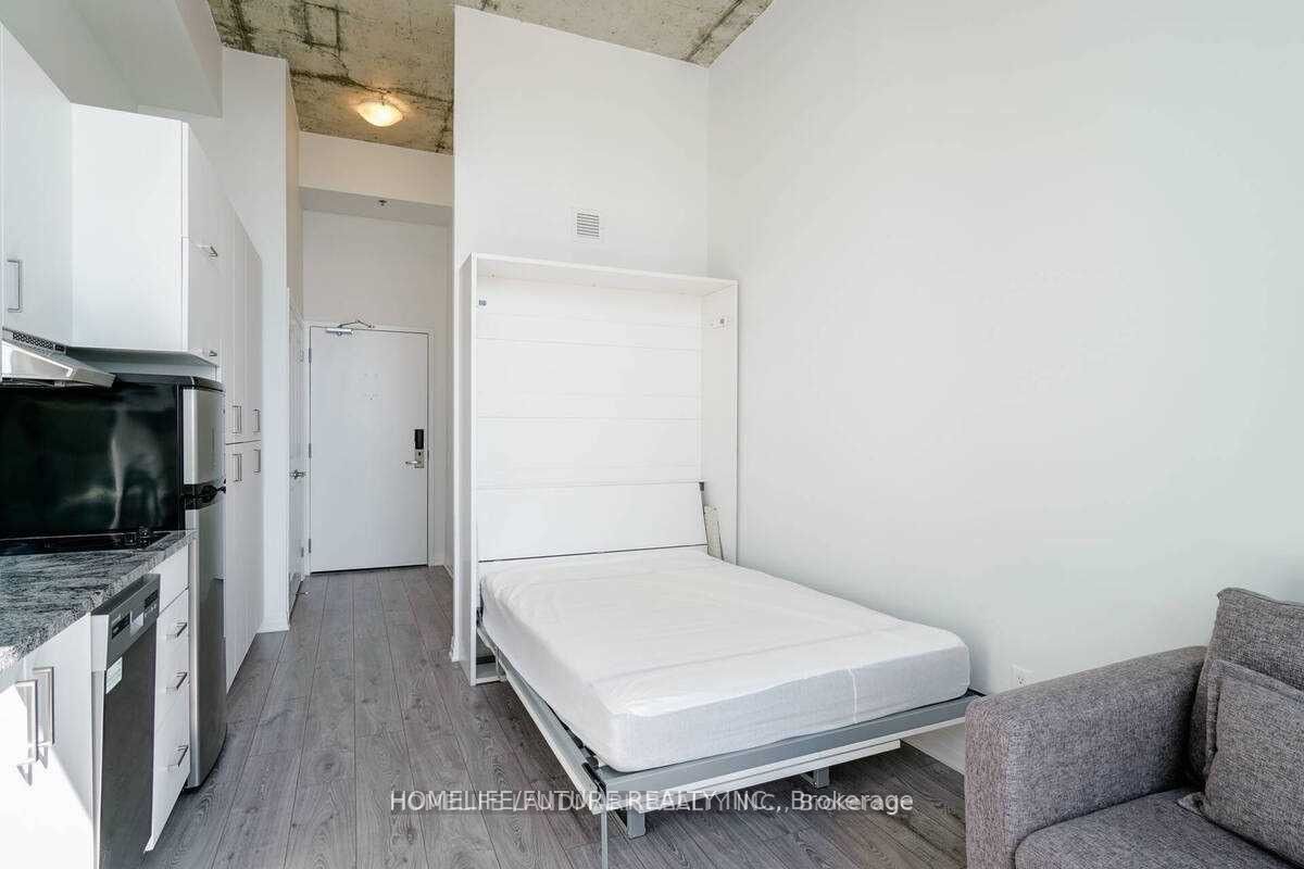 1900 Simcoe St N, #844