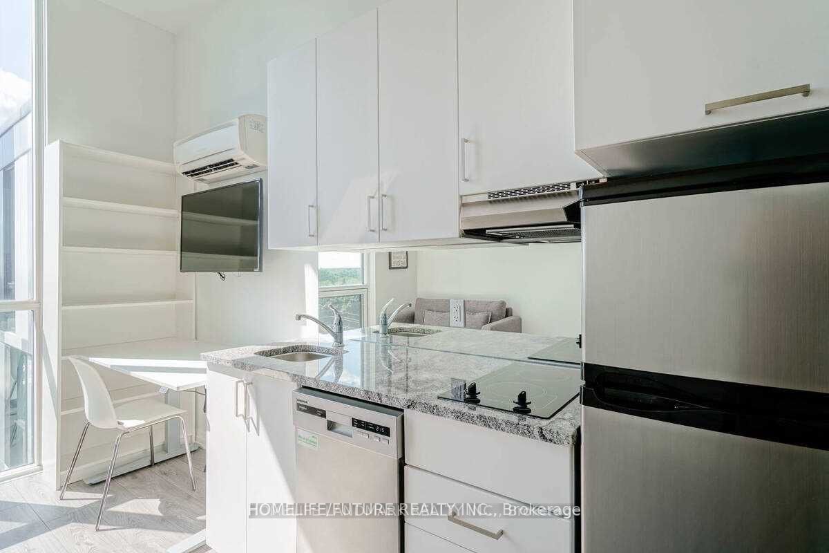 1900 Simcoe St N, #844