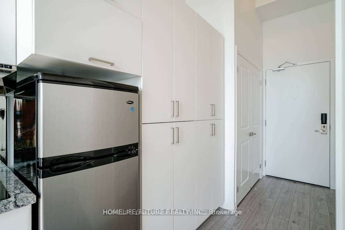 1900 Simcoe St N, #844