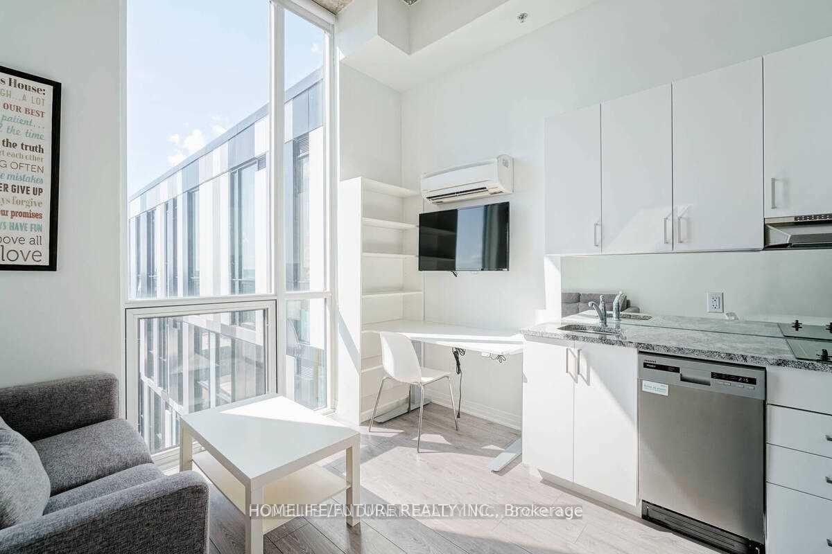 1900 Simcoe St N, #844