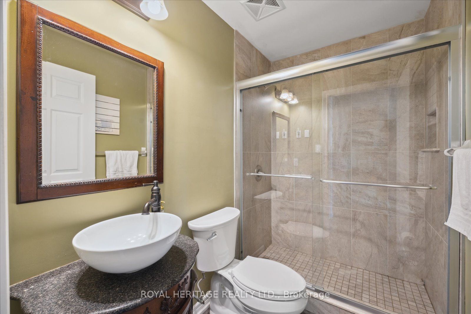 385 Lakebreeze Drive, #301
