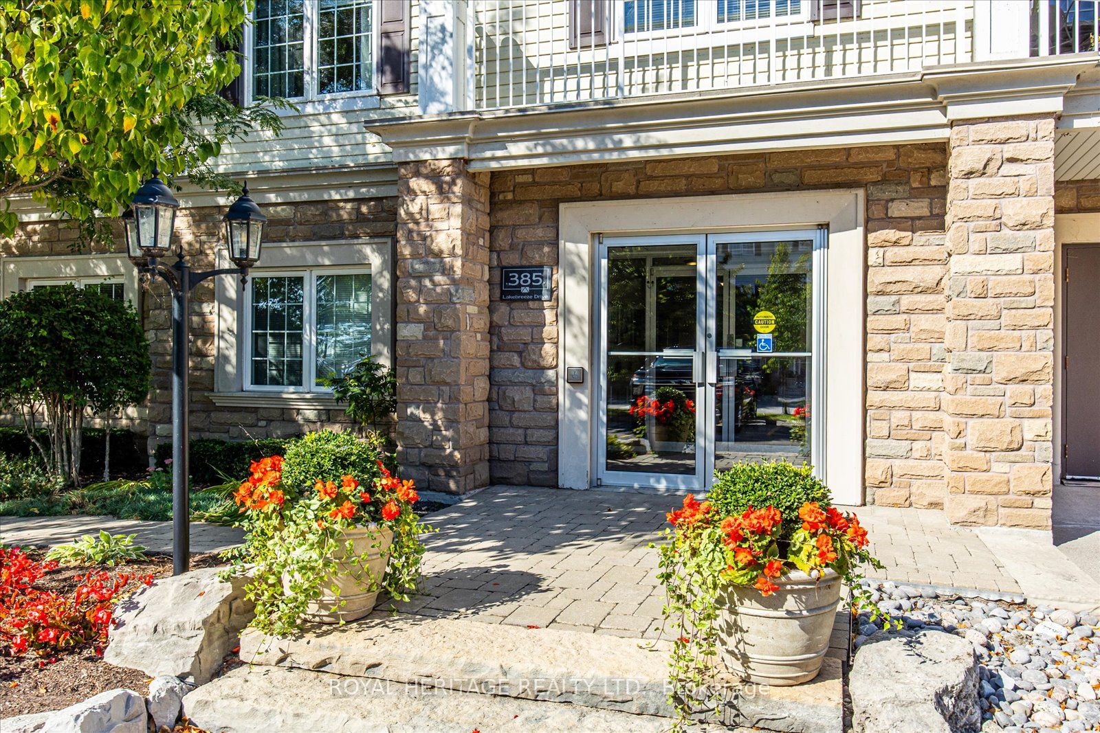 385 Lakebreeze Drive, #301